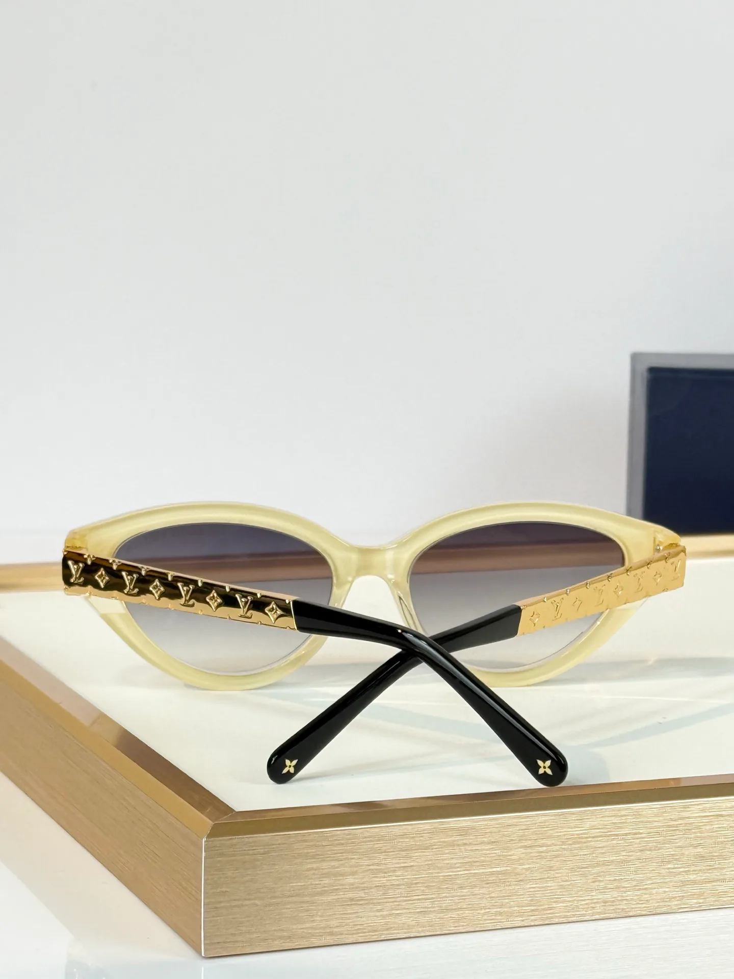 Glasses LOUIS VUITTON 18118329