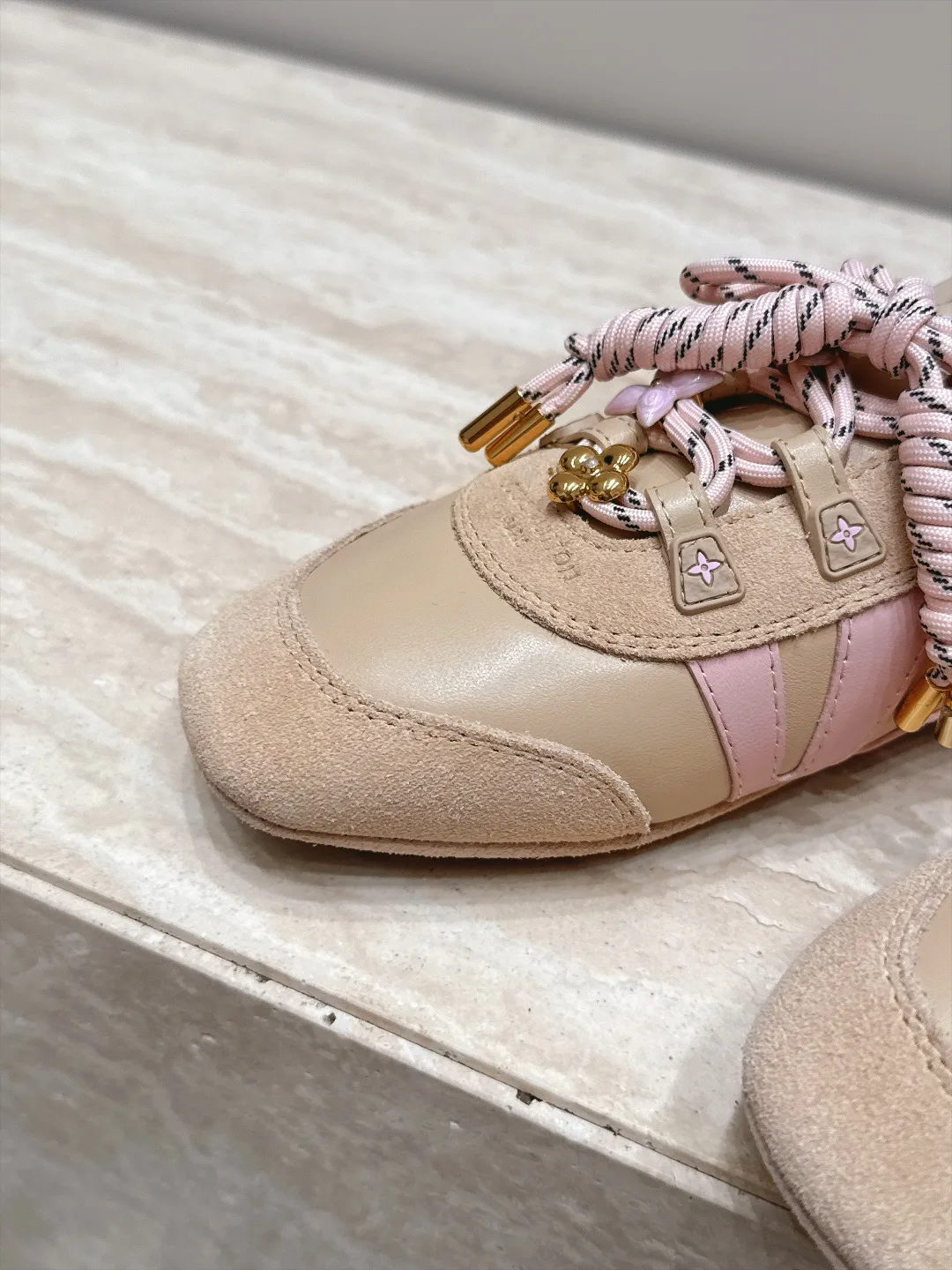 Women's Sneakers LOUIS VUITTON 18091985