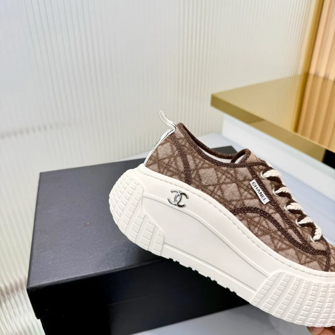 Women's Sneakers CHANEL 18366992