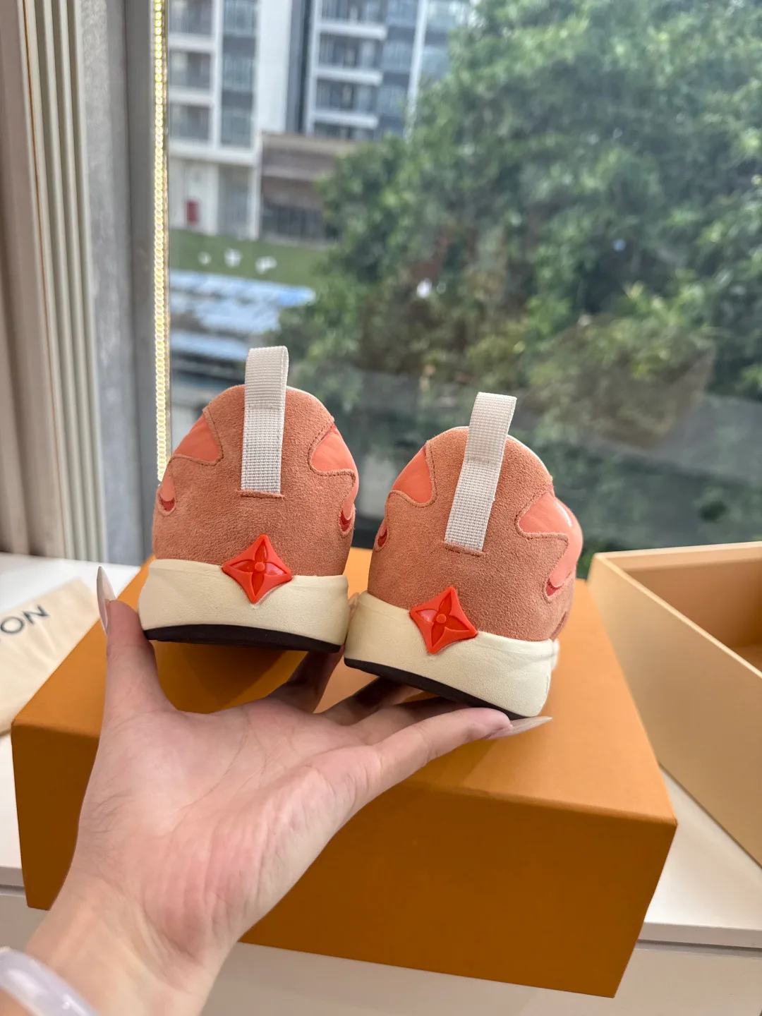 Women's Sneakers LOUIS VUITTON 18053500