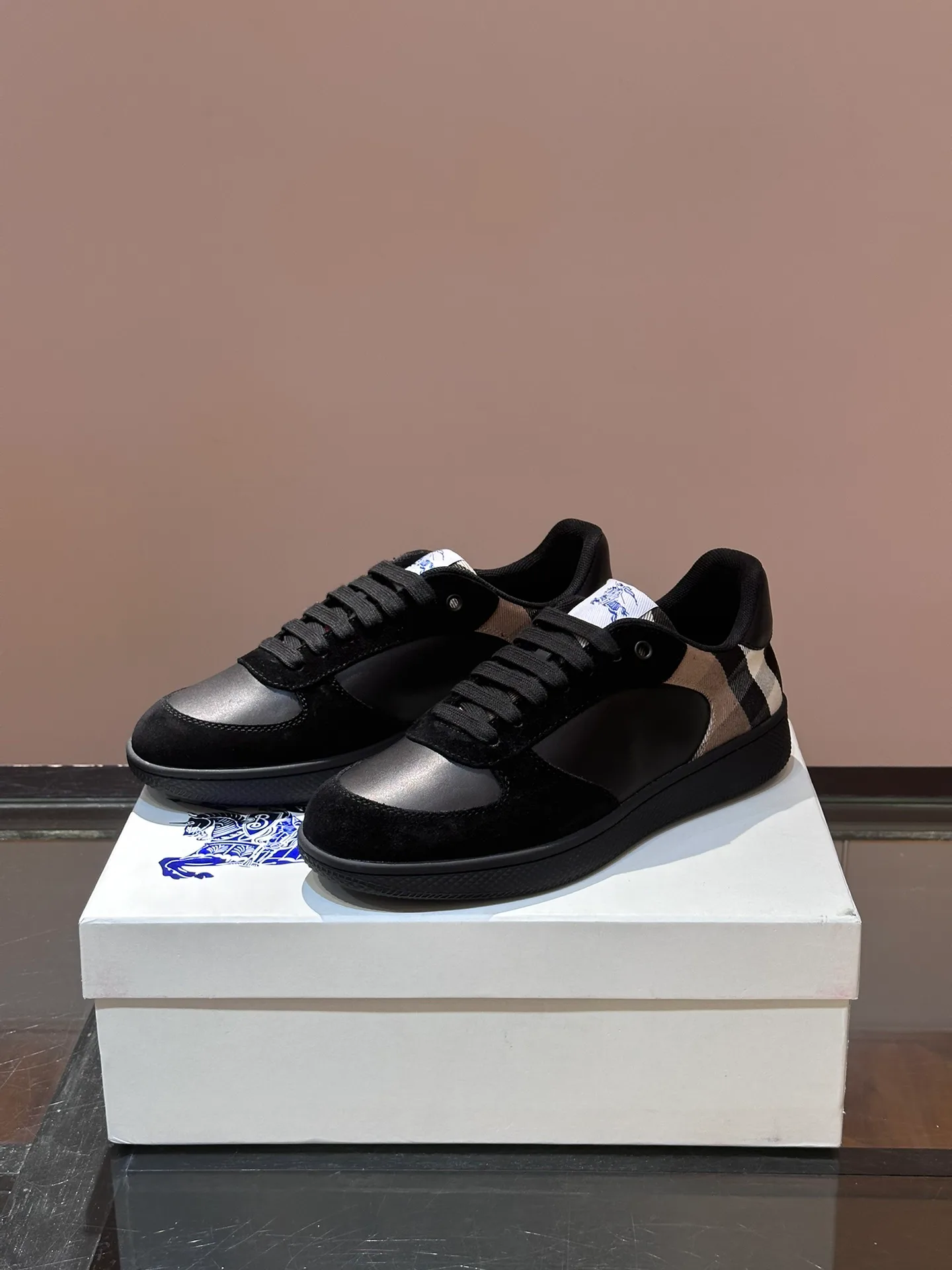 Men's Sneakers BURBERRY 18169771