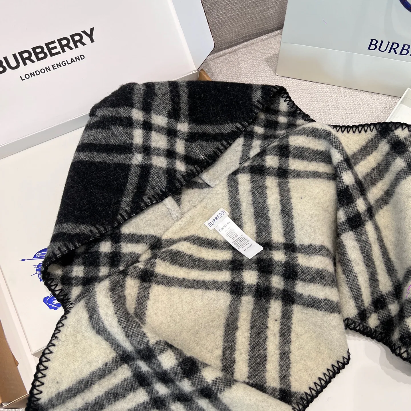 Scarves BURBERRY 17945333