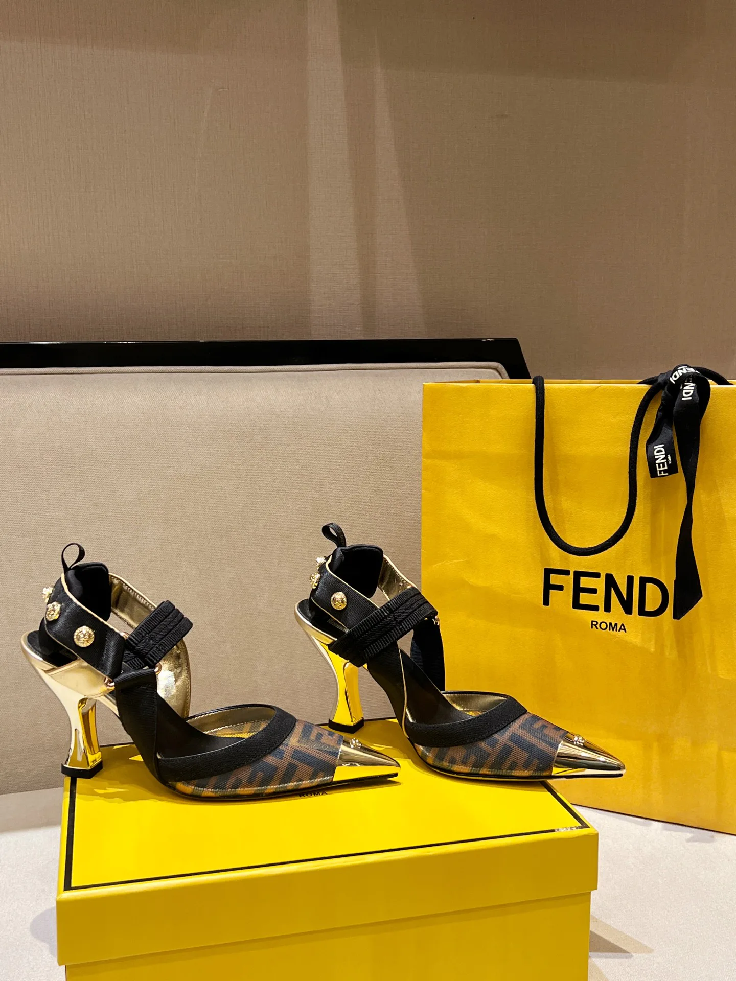 Women's Heels VERSACE 17392040