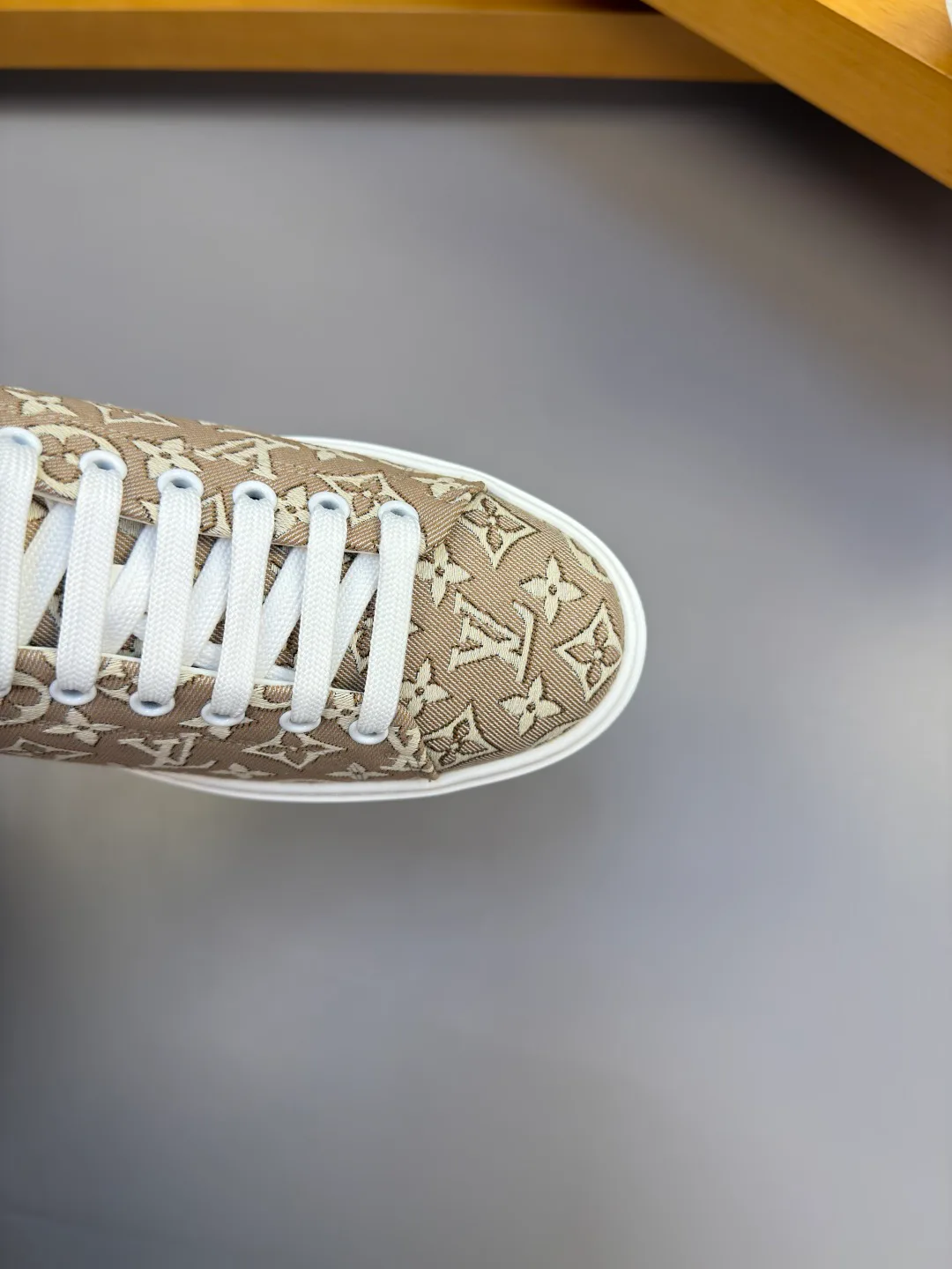 Women's Sneakers LOUIS VUITTON 17368526