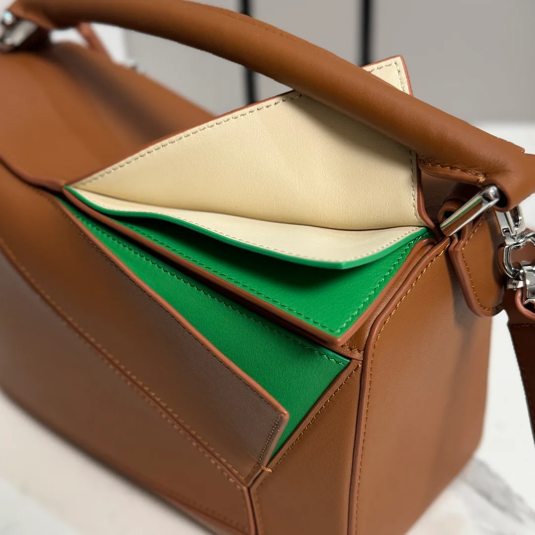 Women's Classic Handbags LOEWE 18330767