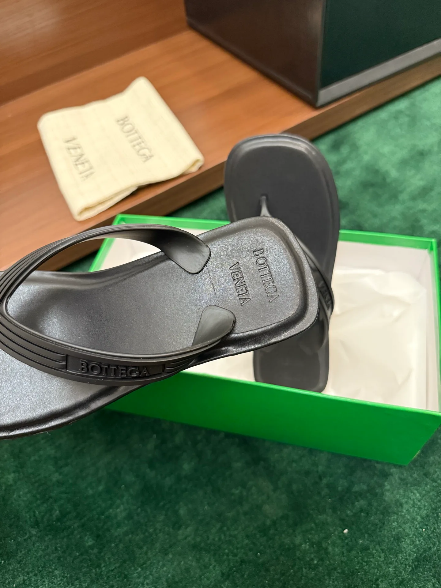 Women's Flip-Flops BOTTEGA VENETA 17386119