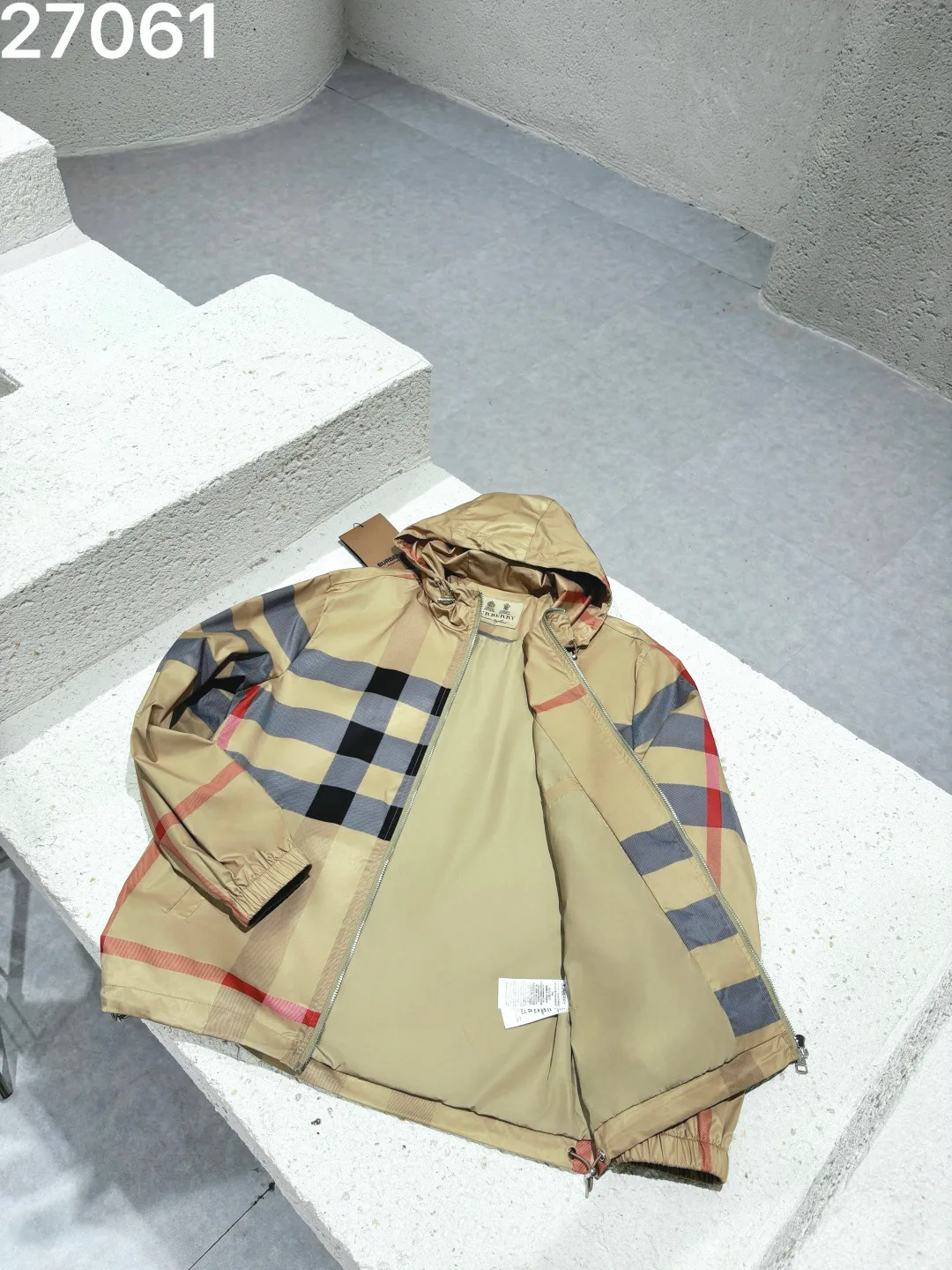 Men's Jackets And Down Jackets BURBERRY 18179482