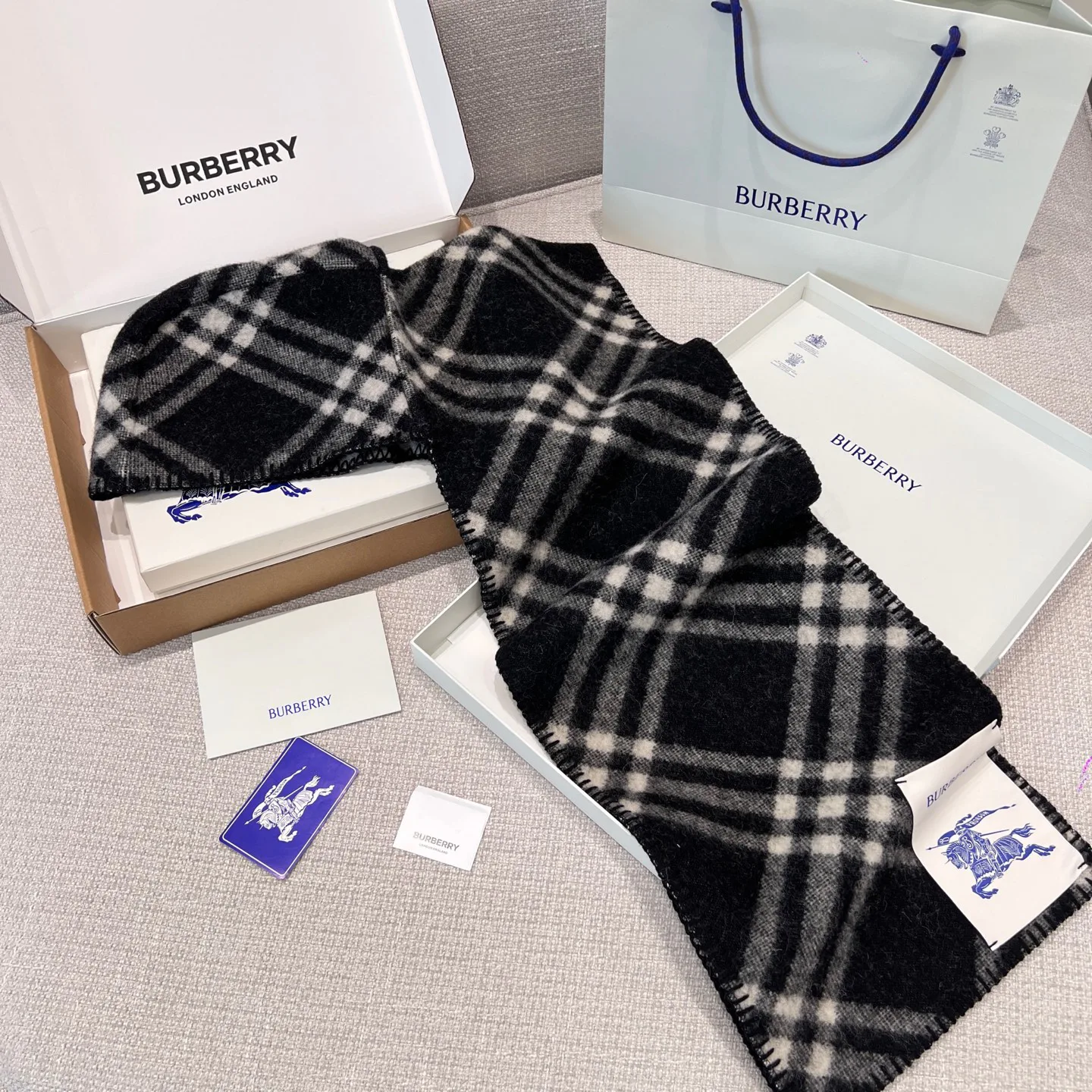 Scarves BURBERRY 17945333