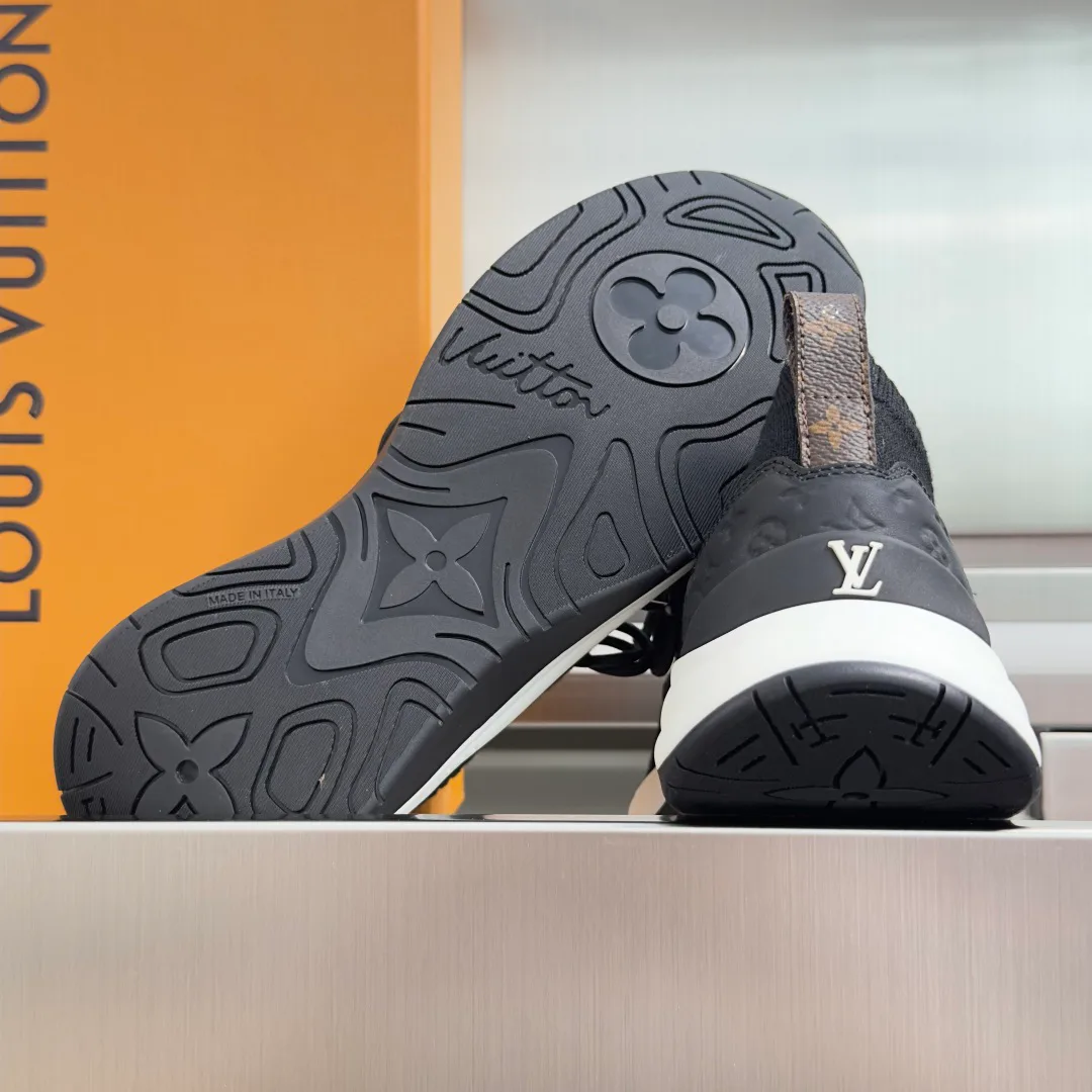Women's Sneakers LOUIS VUITTON 17950524