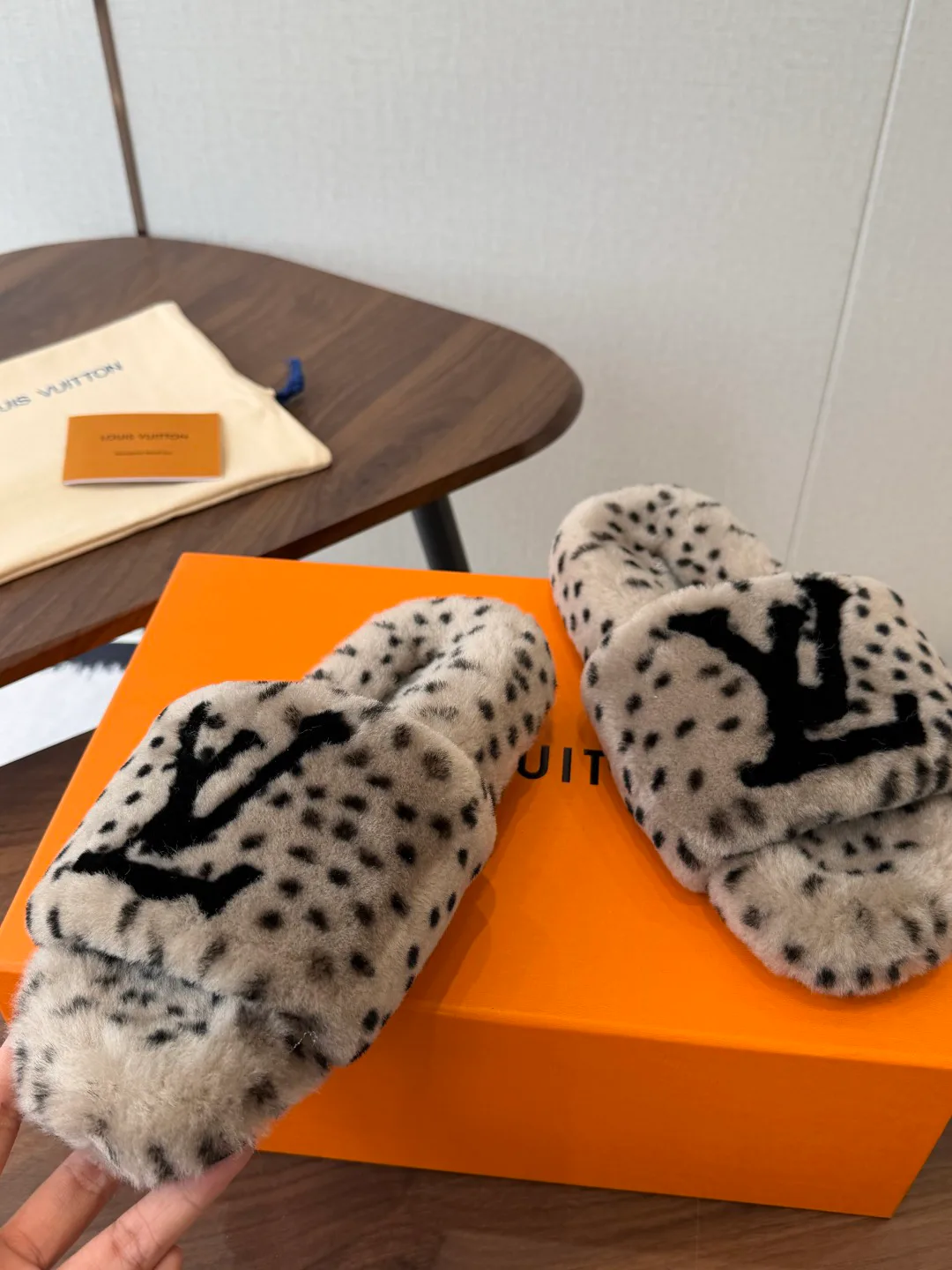 Women's Slippers LOUIS VUITTON 18182967