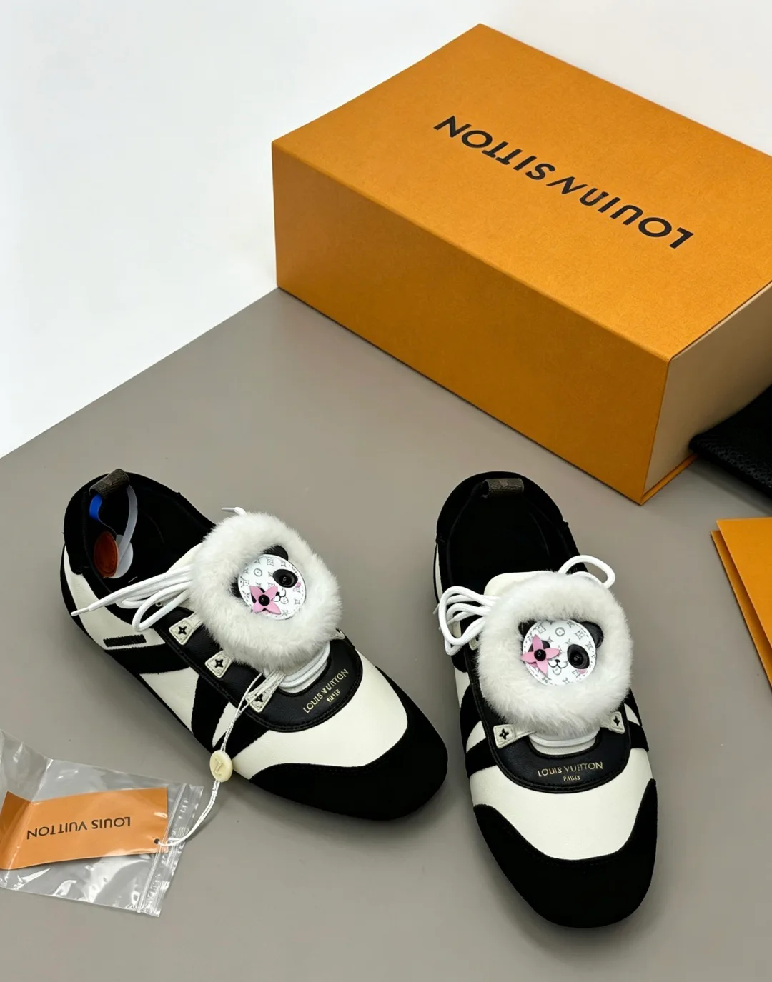 Women's Sneakers LOUIS VUITTON 18006200