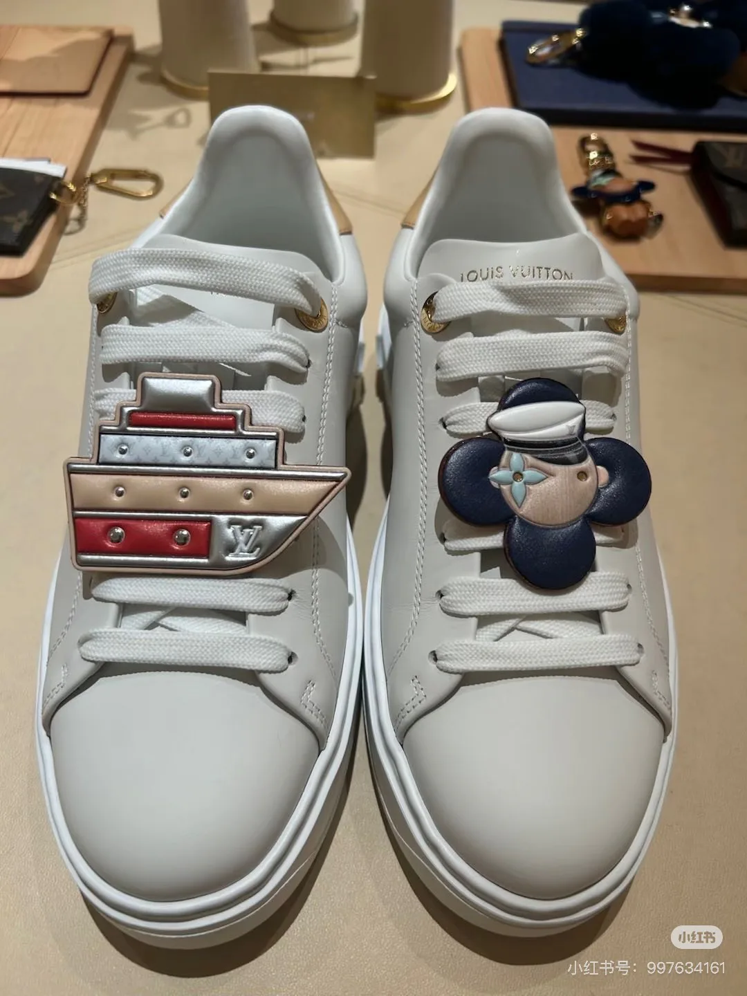 Women's Sneakers LOUIS VUITTON 18547379