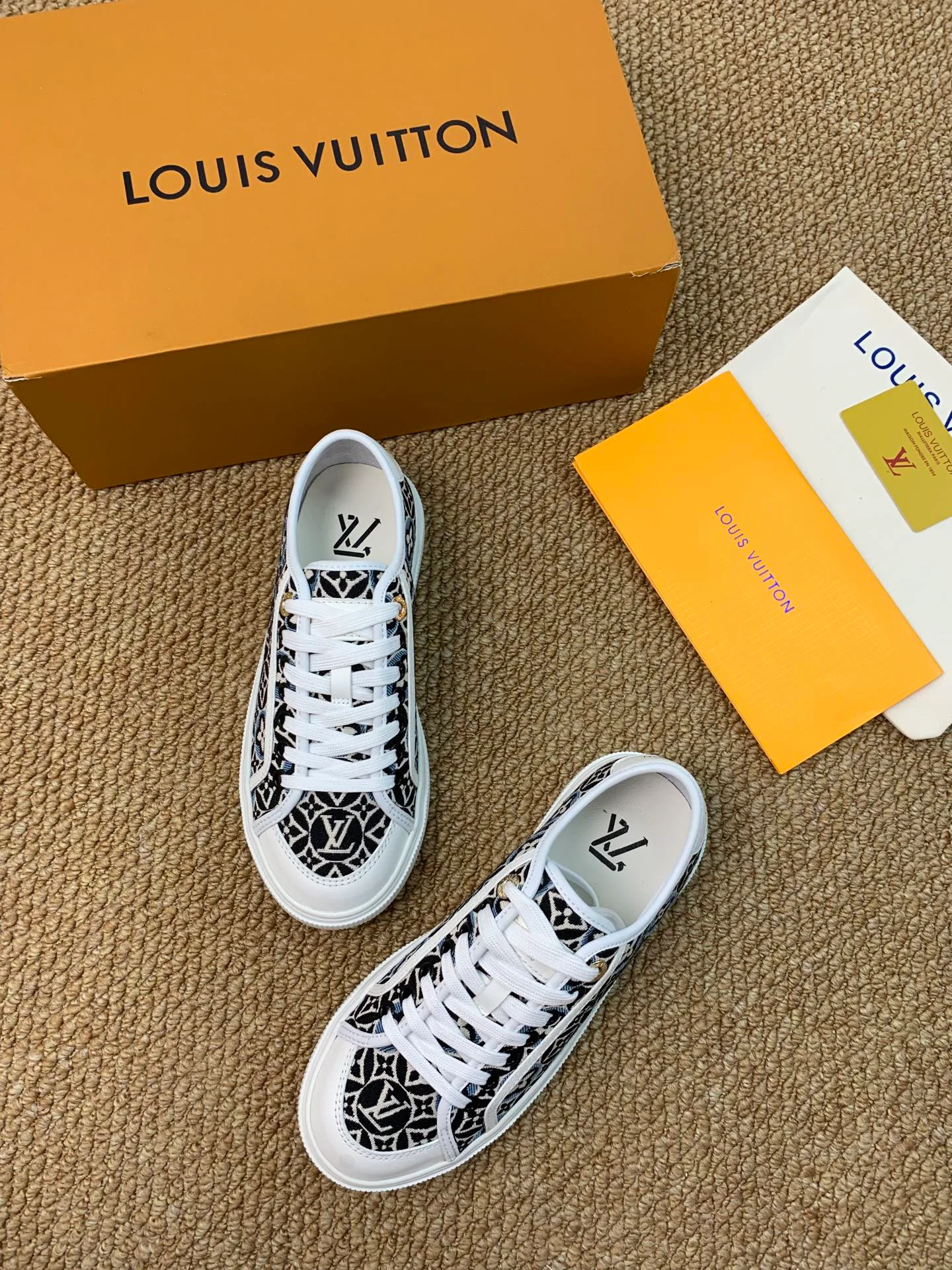 Women's Sneakers LOUIS VUITTON 17545199