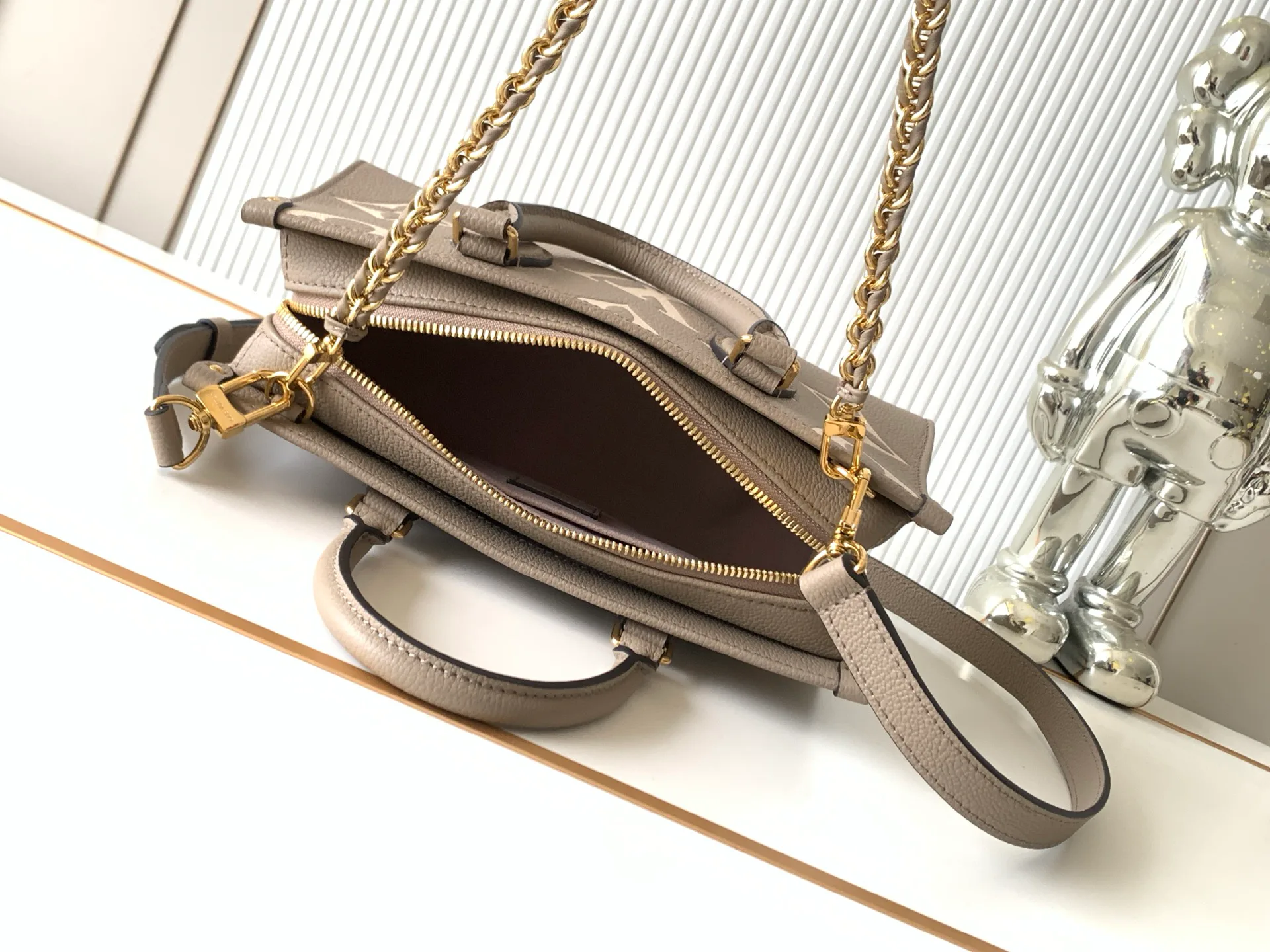Women's Classic Handbags LOUIS VUITTON 17201597