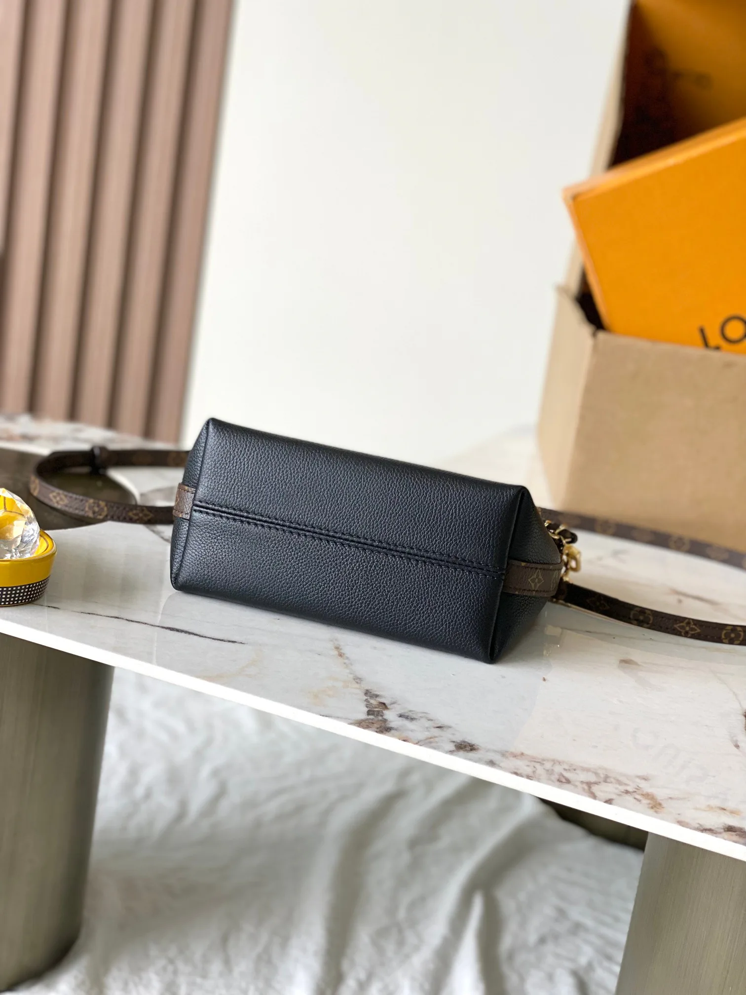 Women's Classic Handbags LOUIS VUITTON 18170485