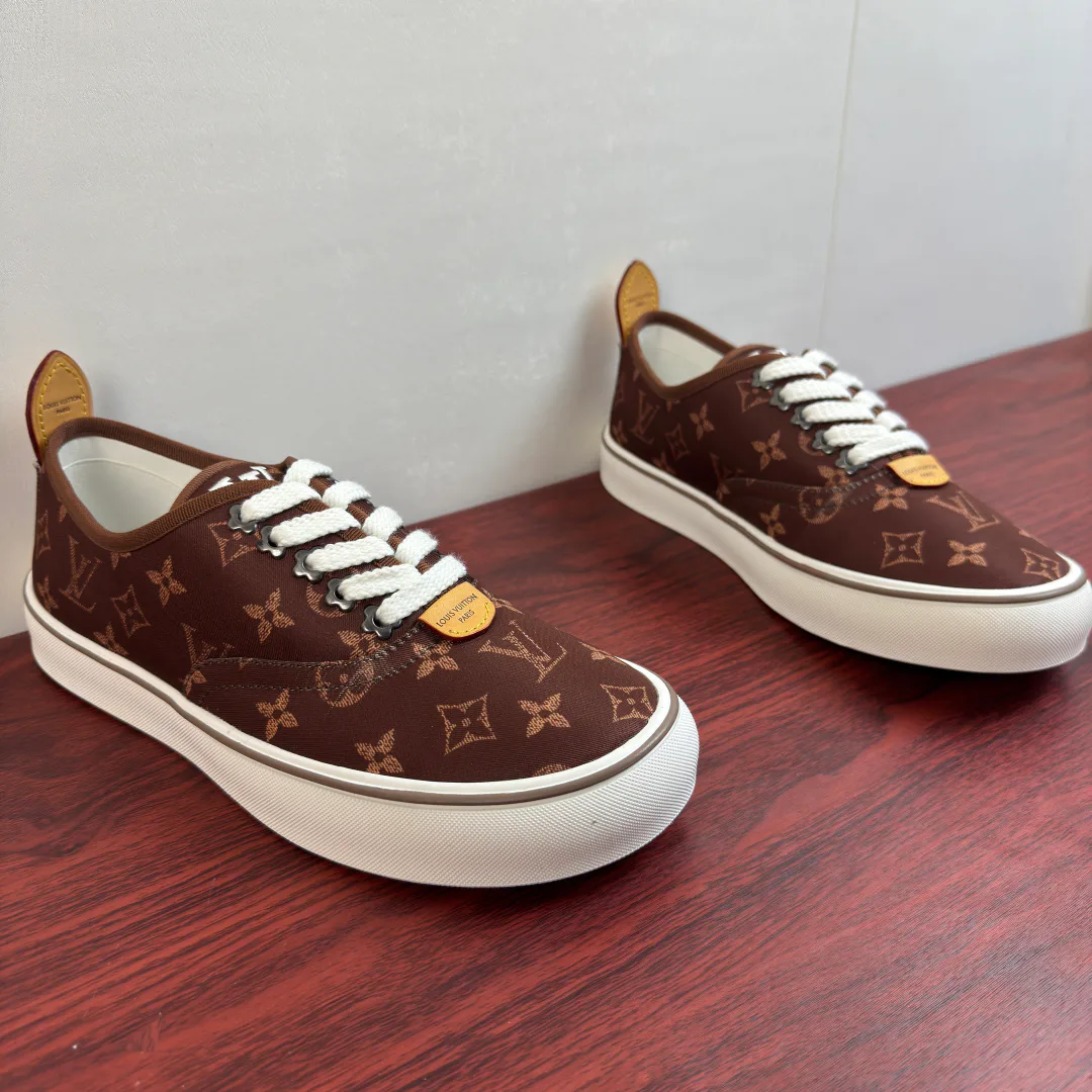 Men's Sneakers LOUIS VUITTON 18100538