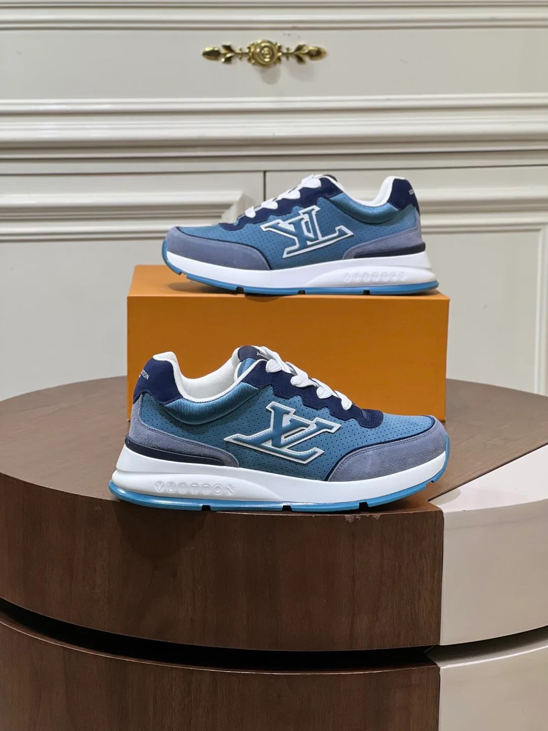 Men's Sneakers LOUIS VUITTON 17460374