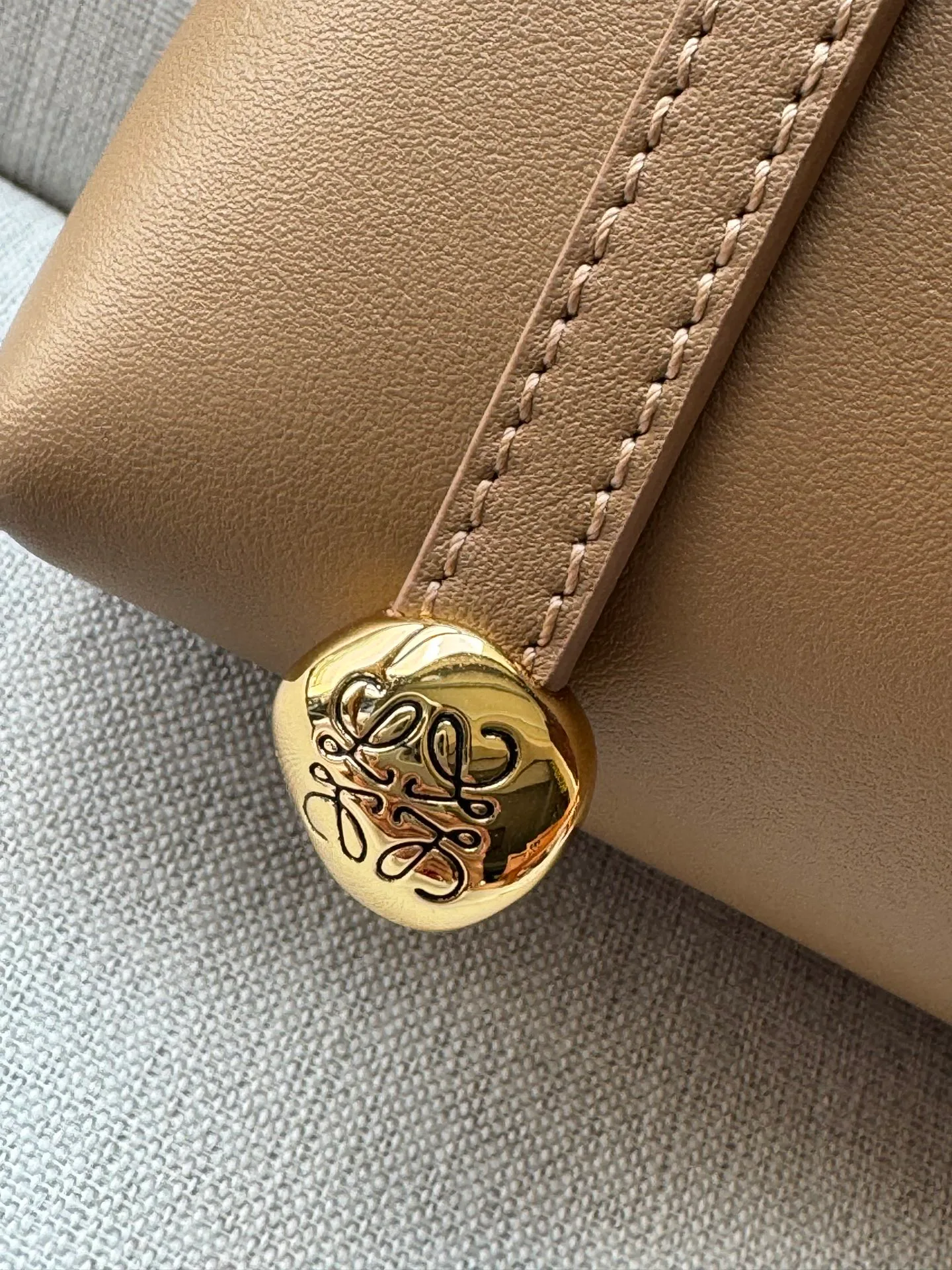 Women's Classic Handbags LOEWE 17551241