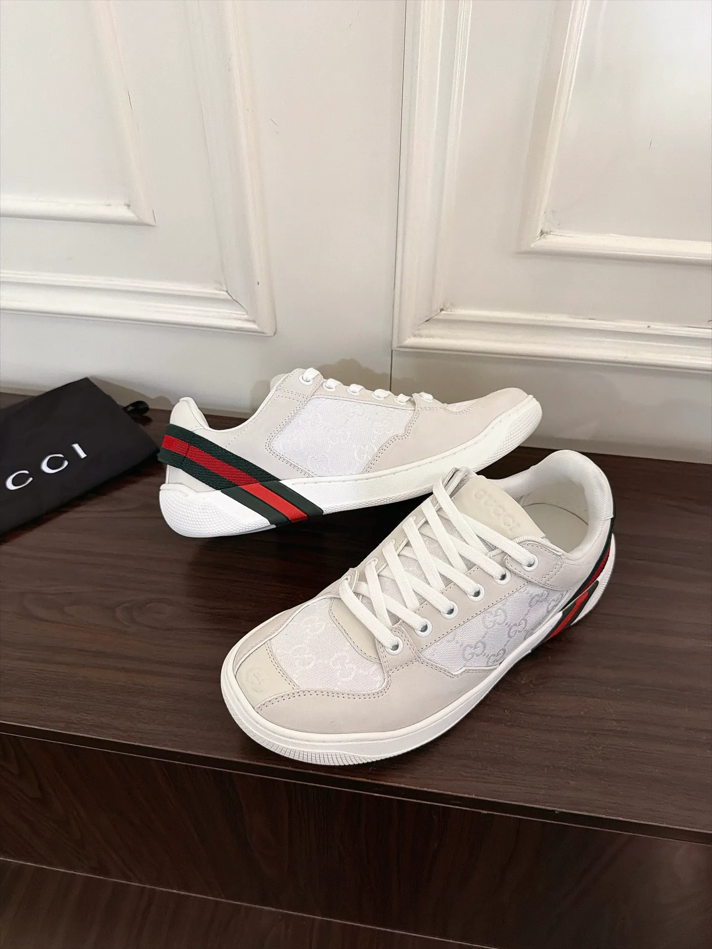 Кроссовки Женские Gucci 18586676