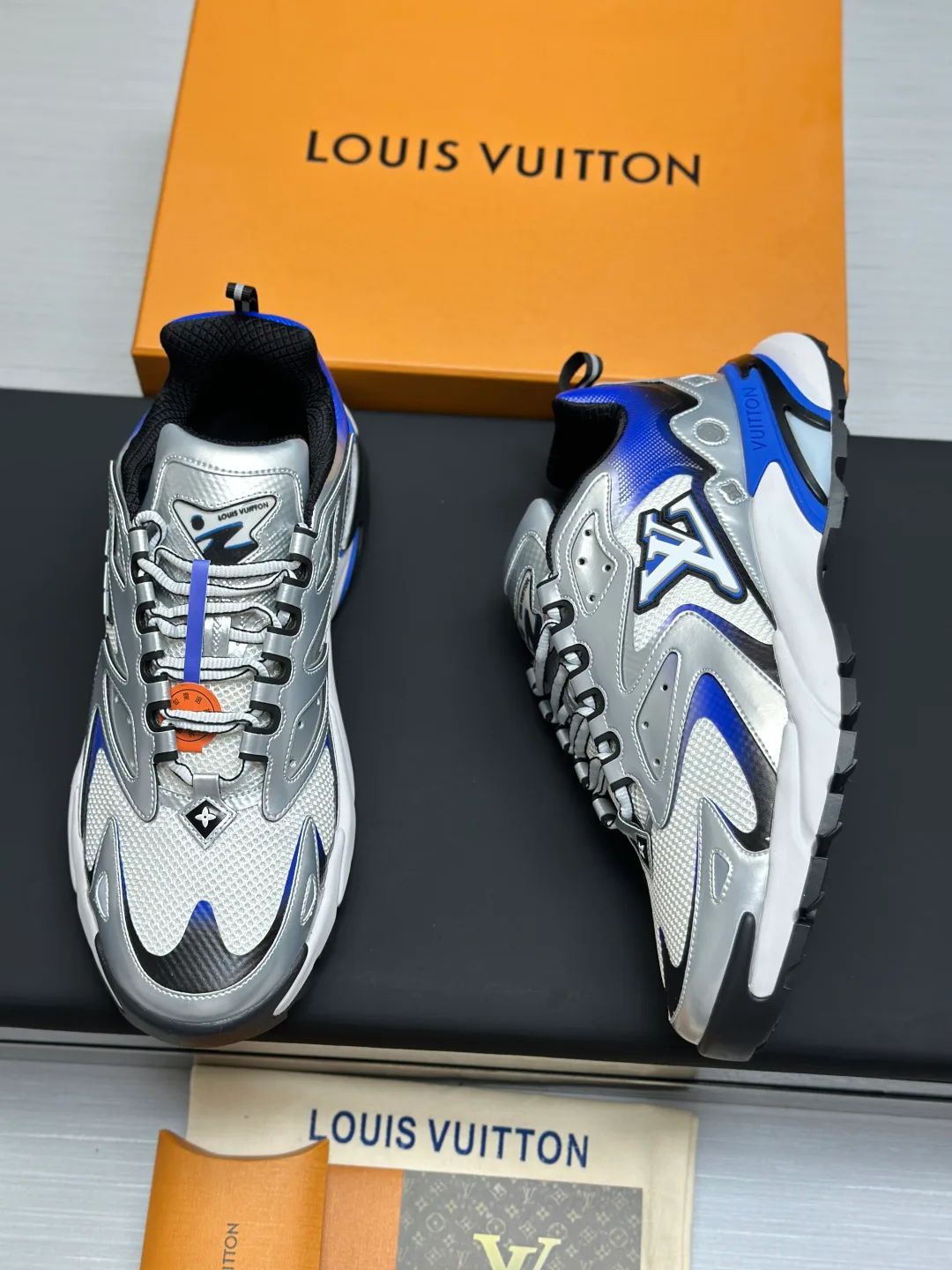 Women's Sneakers LOUIS VUITTON 18211988