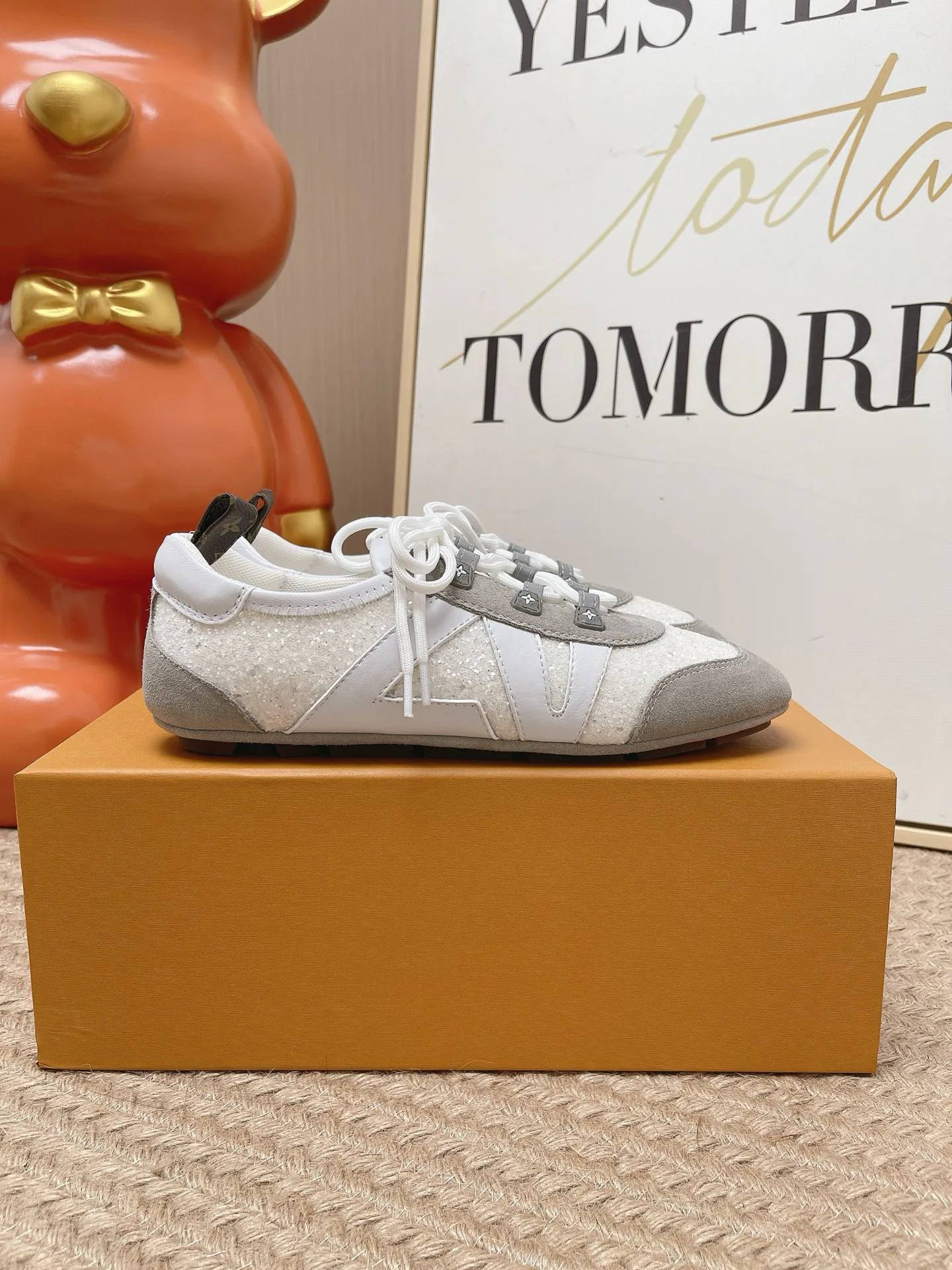 Women's Sneakers LOUIS VUITTON 17449398