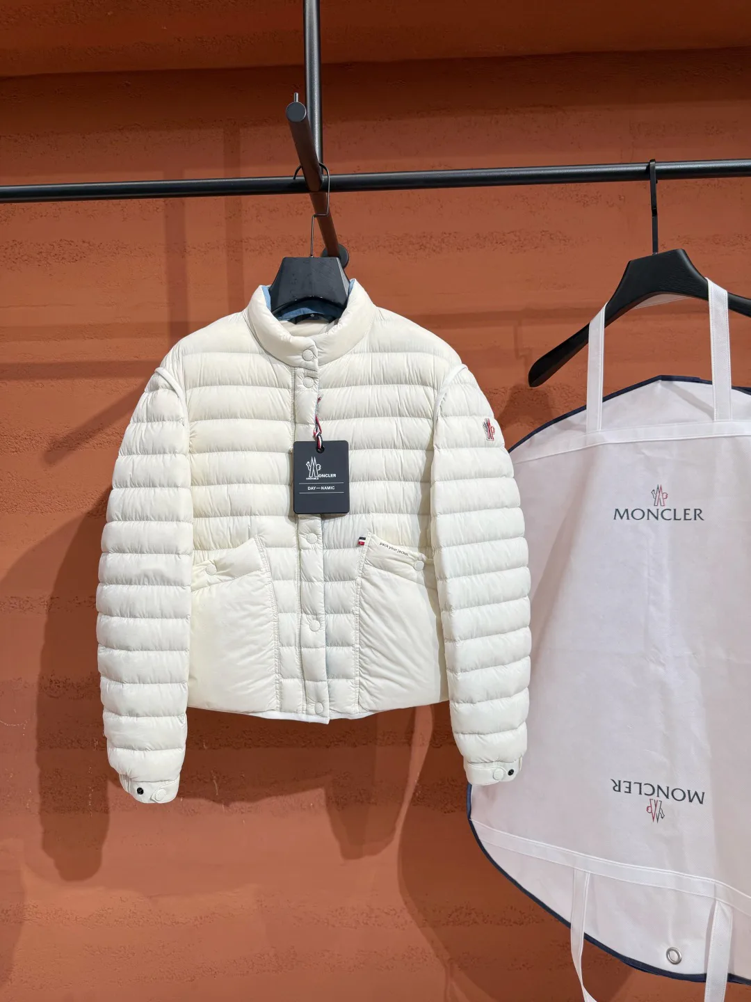 Women's Jackets And Down Jackets MONCLER 18048160