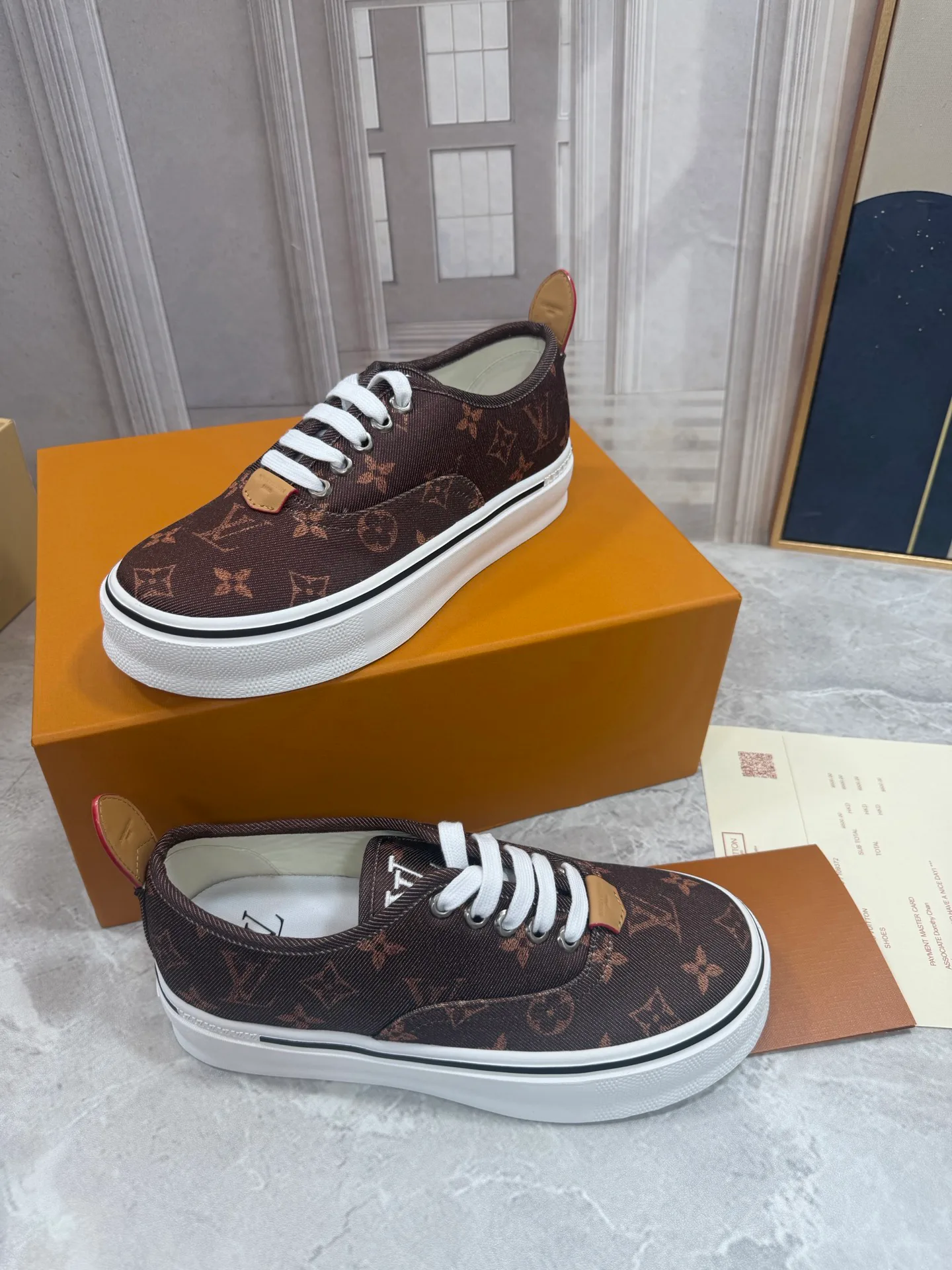 Men's Sneakers LOUIS VUITTON 18190082