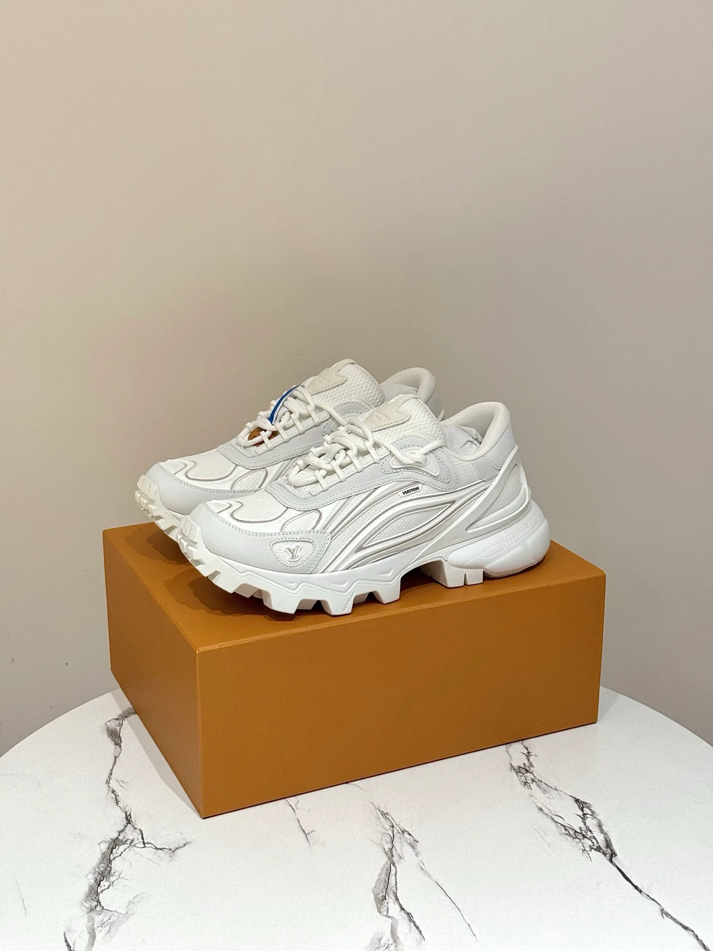 Women's Sneakers LOUIS VUITTON 17872796
