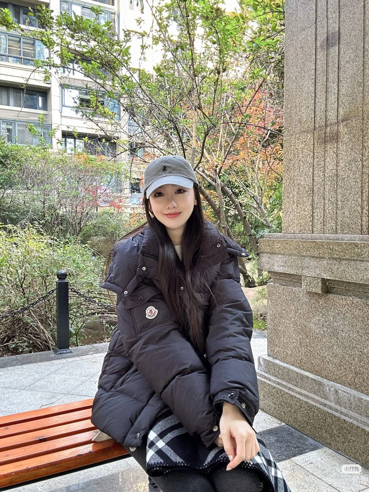 Women's Jackets And Down Jackets MONCLER 18044304