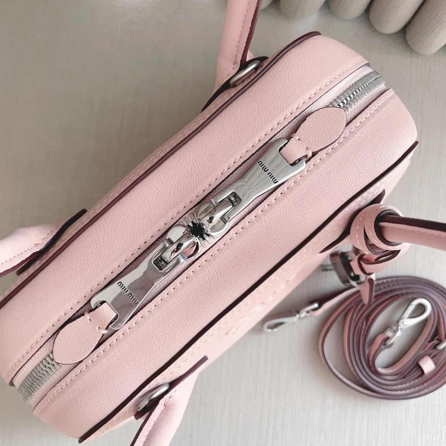 Классические Сумки Женские Miu Miu 18602443