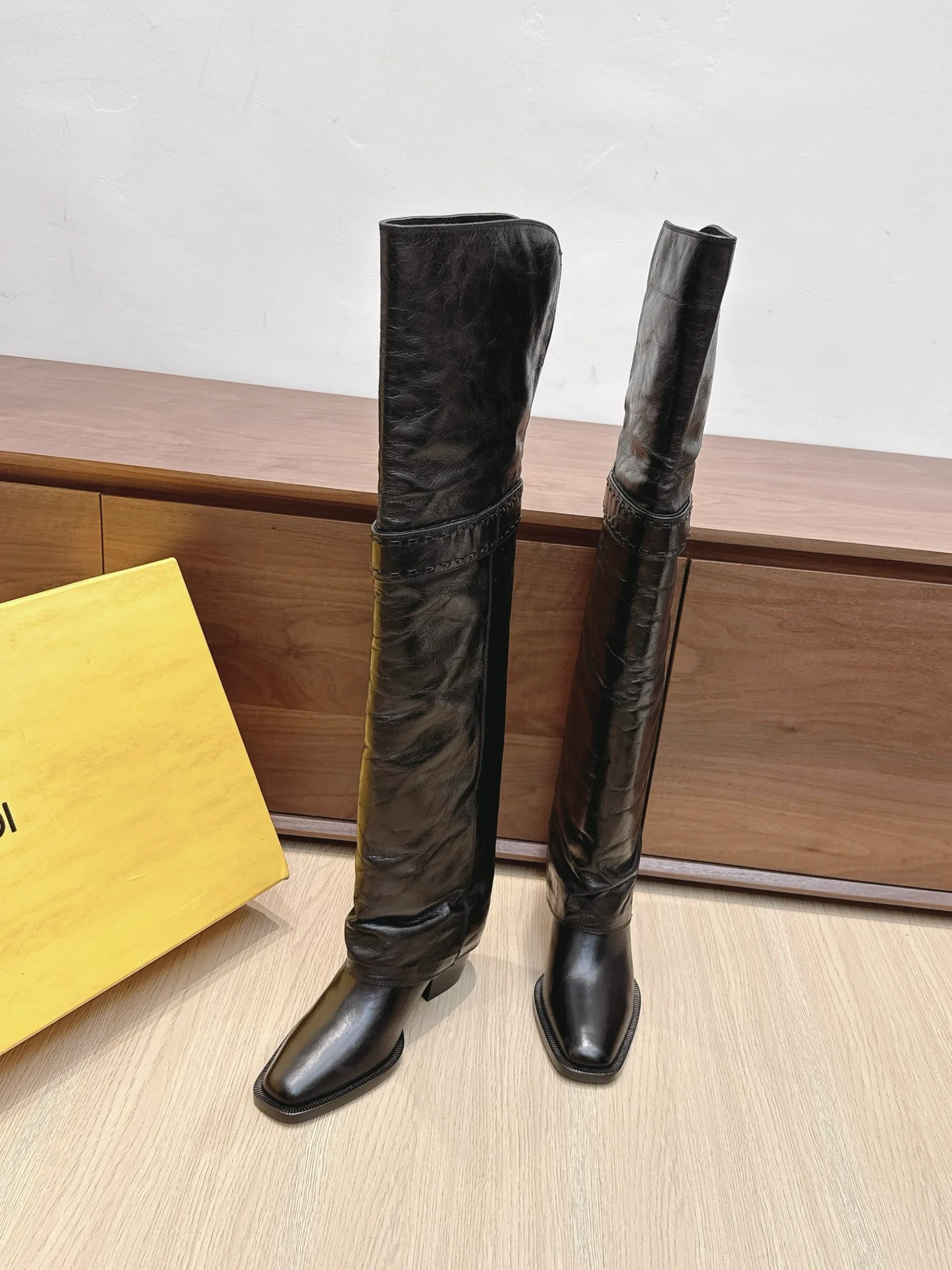 Women's Boots FENDI 18370170