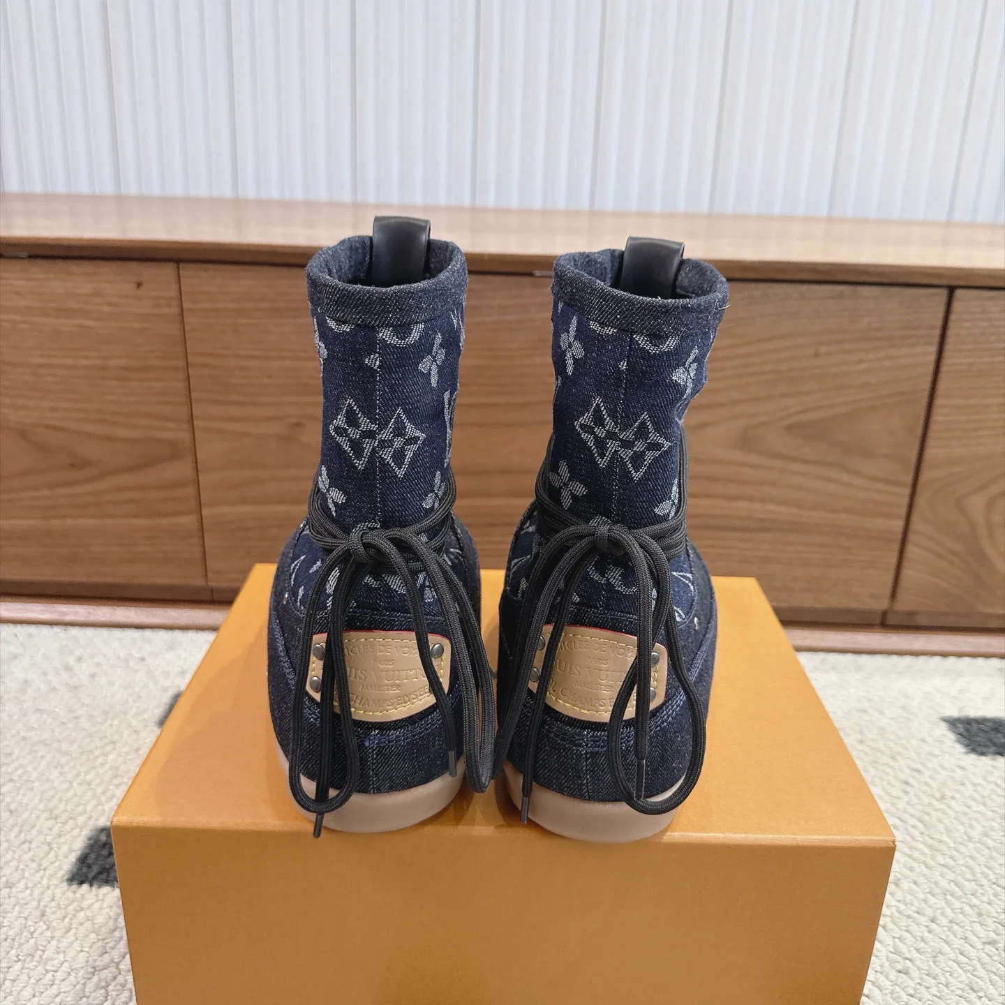 Кроссовки Женские Louis Vuitton 18613789