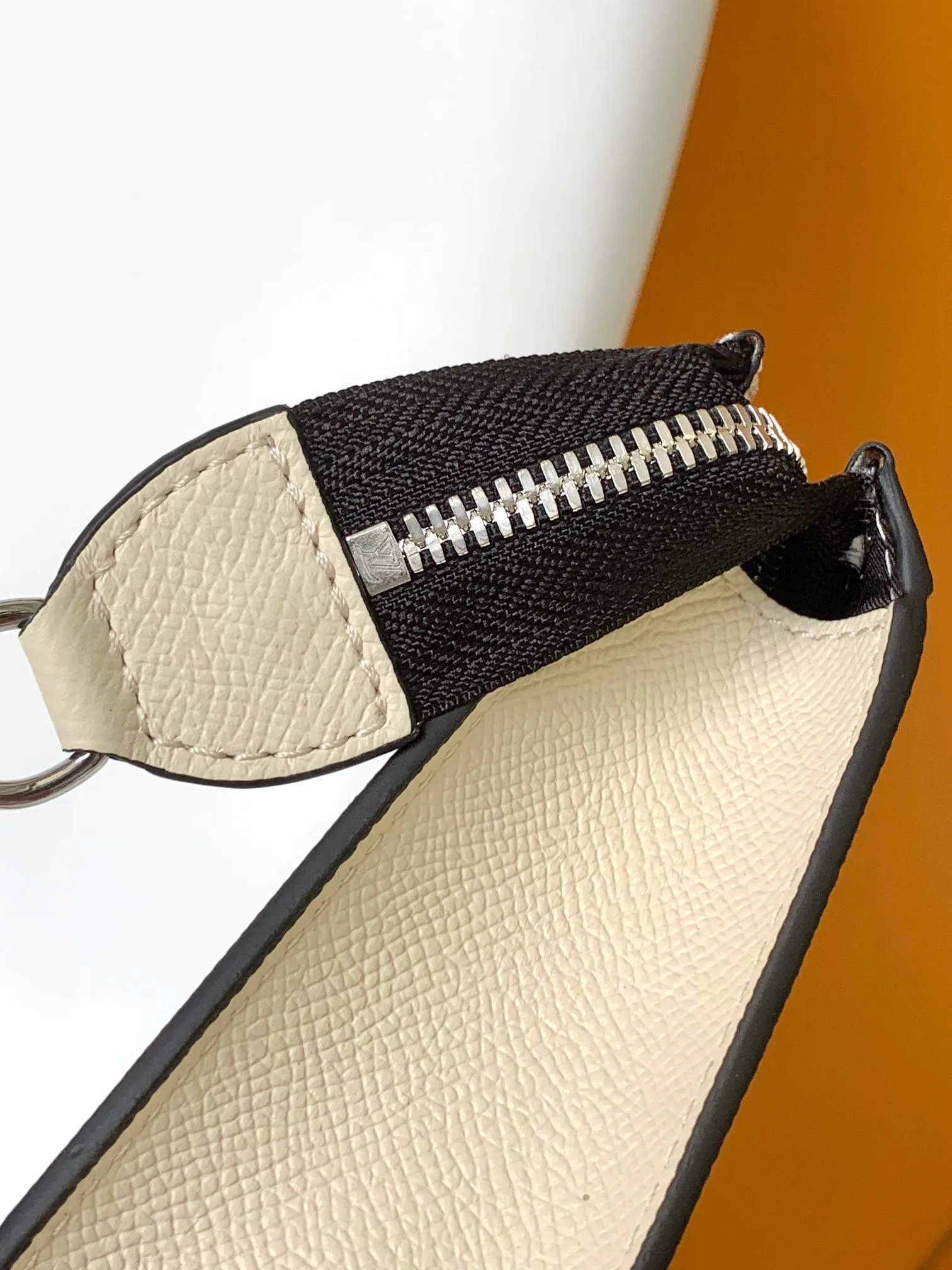 Women's Shoulder Bags LOUIS VUITTON 17904105