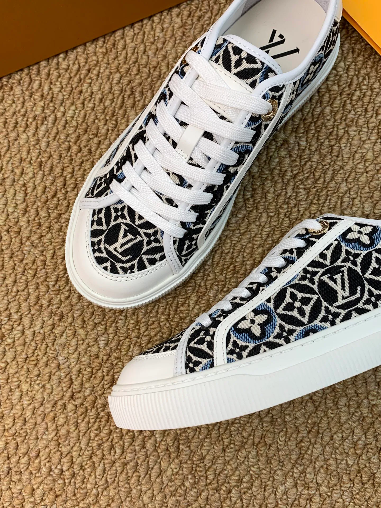 Women's Sneakers LOUIS VUITTON 17545199