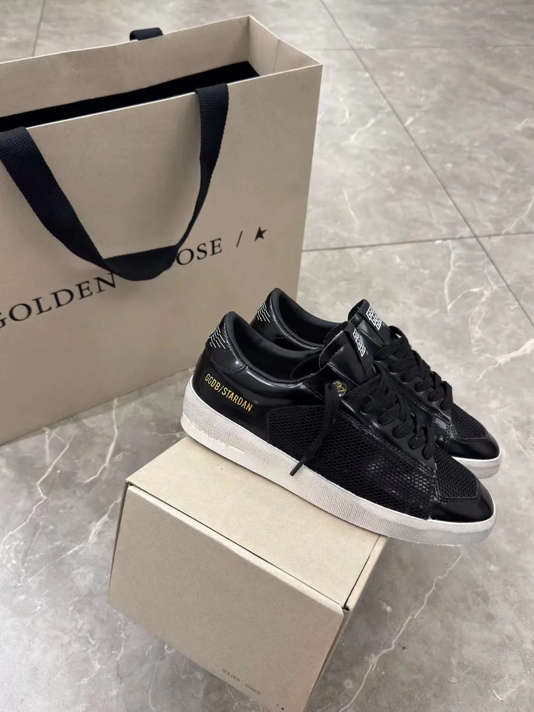 Women's Sneakers GOLDEN GOOSE 18265589