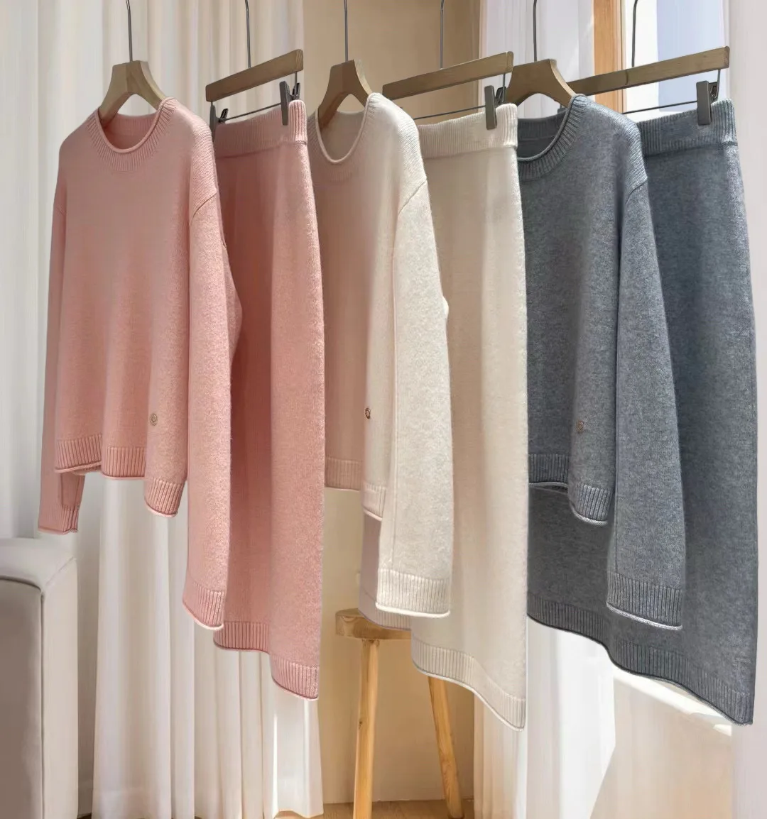 Women's Jumpers And Sweaters LORO PIANA 17939163