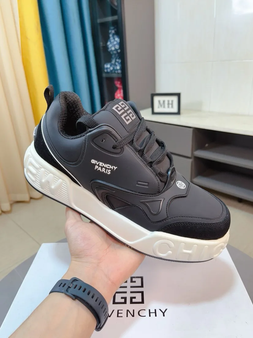 Women's Sneakers GIVENCHY 18211926