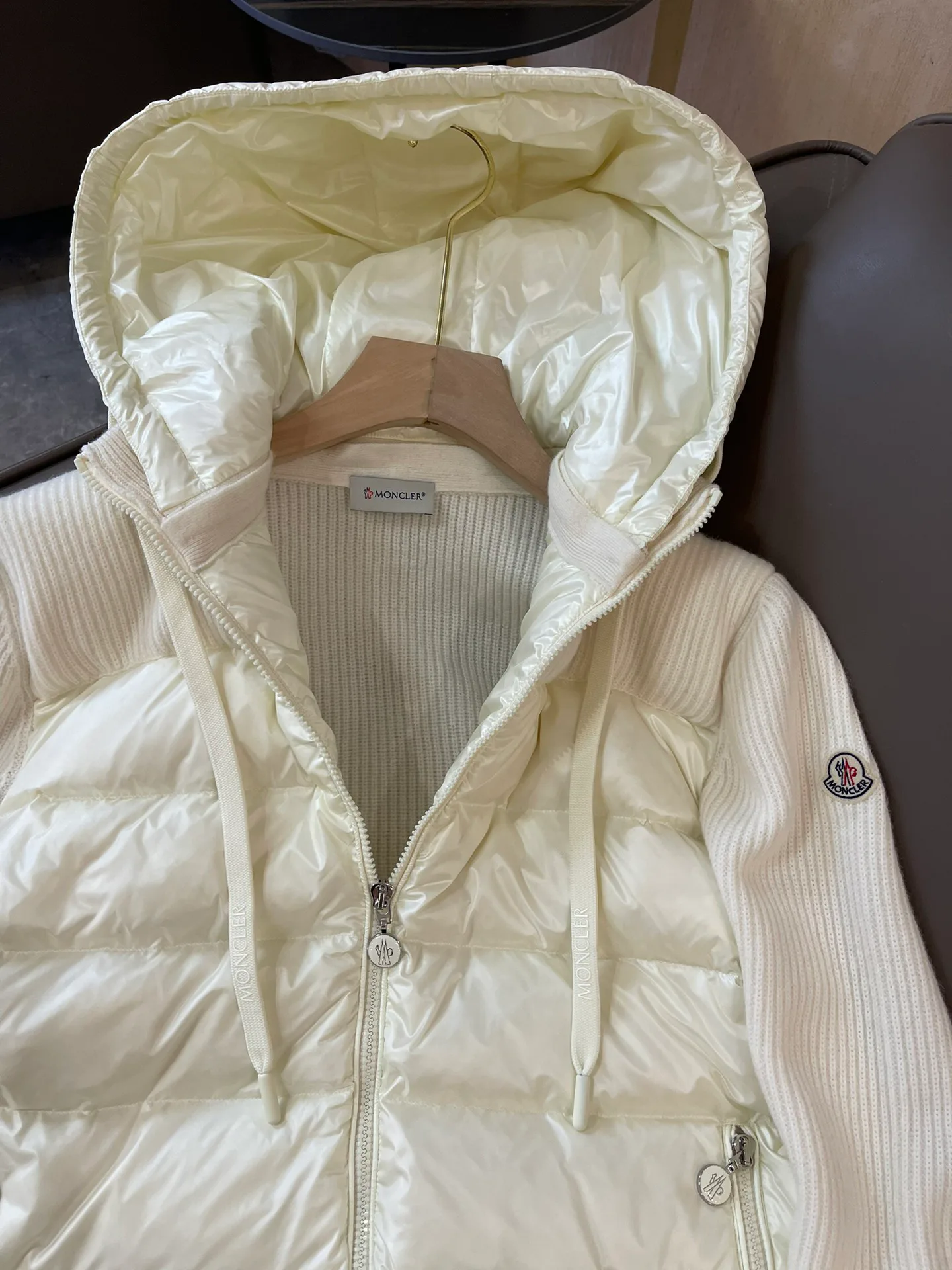 Women's Jackets And Down Jackets MONCLER 17886536
