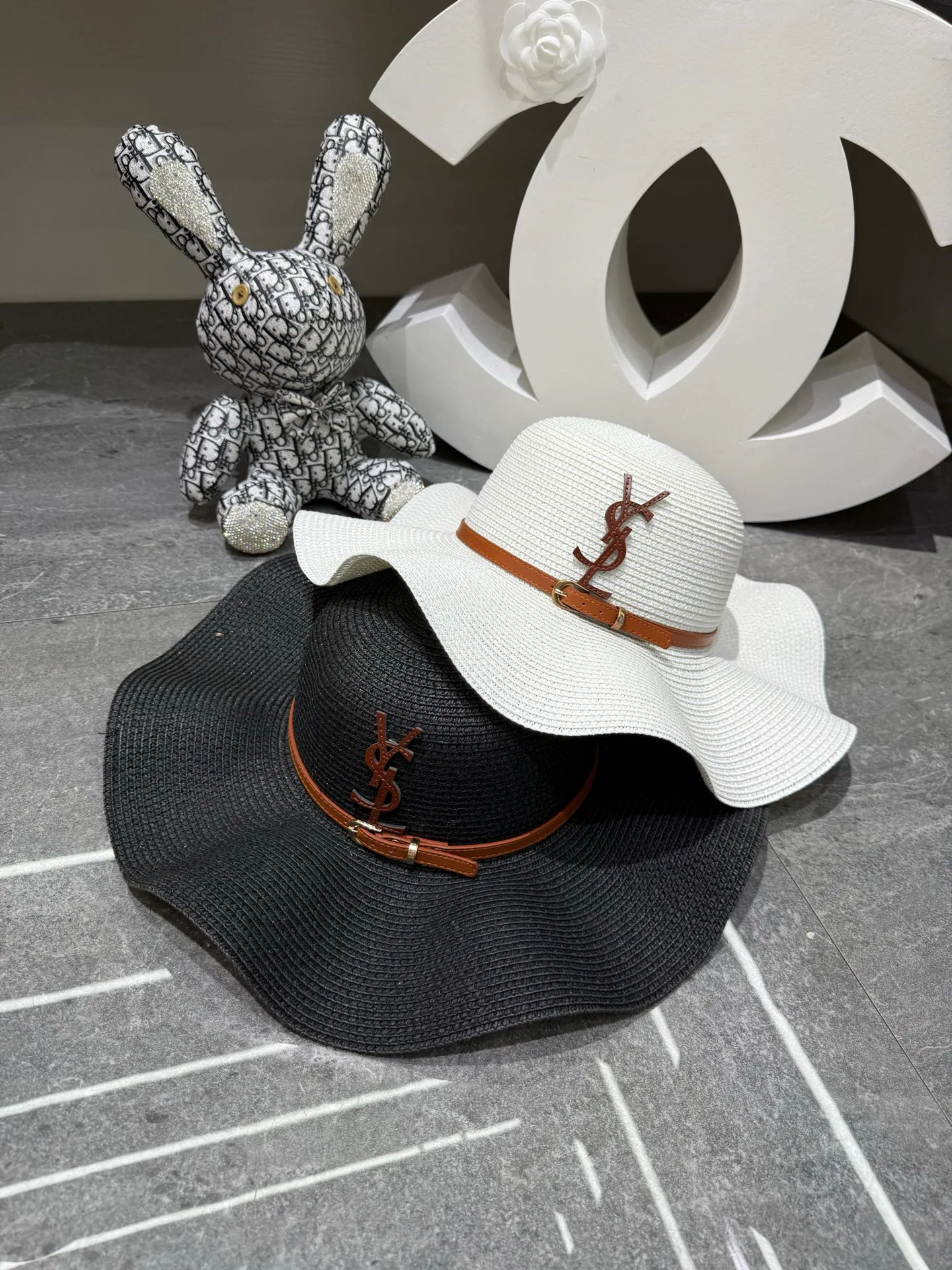 Hats SAINT LAURENT 17810492