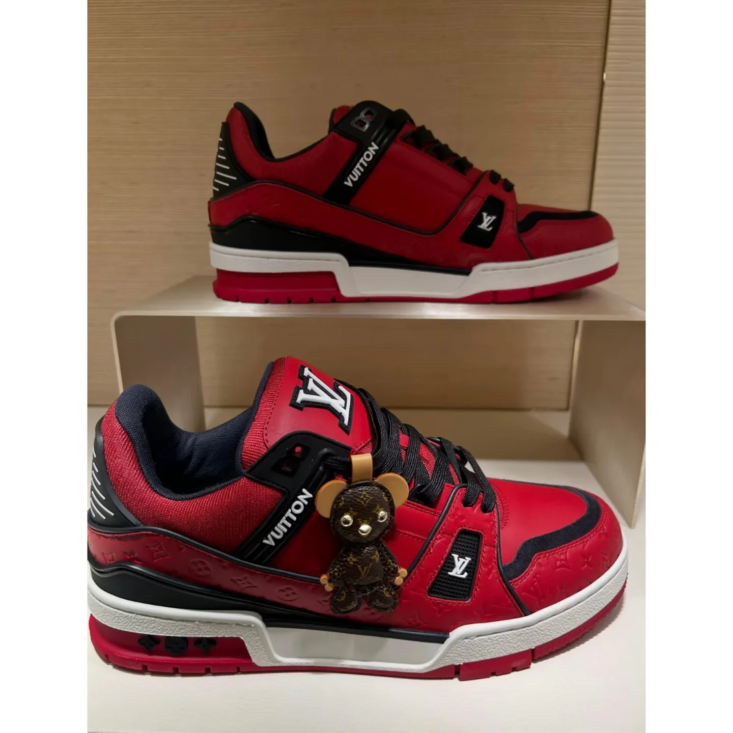 Women's Sneakers LOUIS VUITTON 18258382