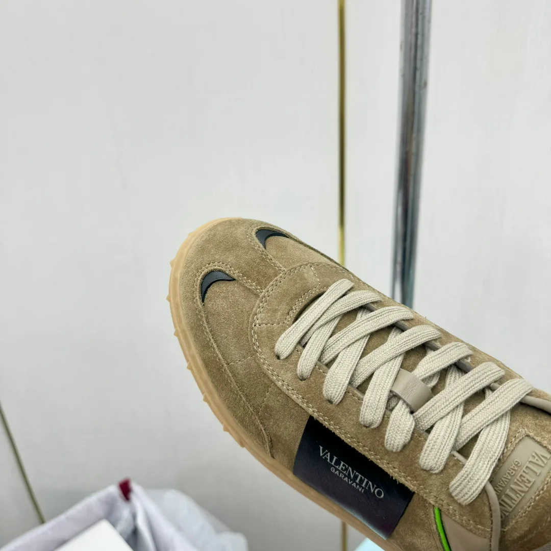Women's Sneakers VALENTINO 17955032