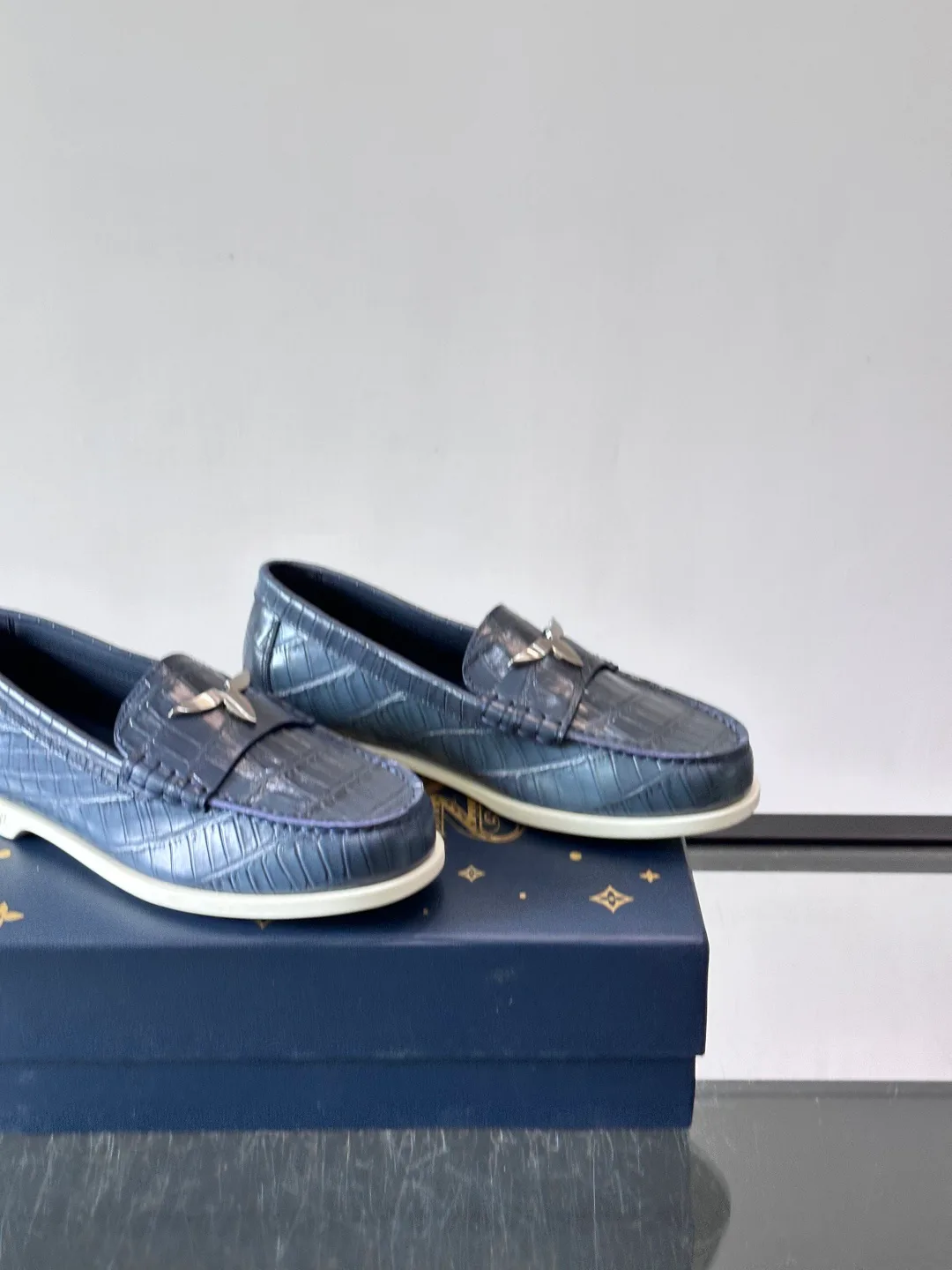 Men's Loafers And Dress Shoes LOUIS VUITTON 18118559
