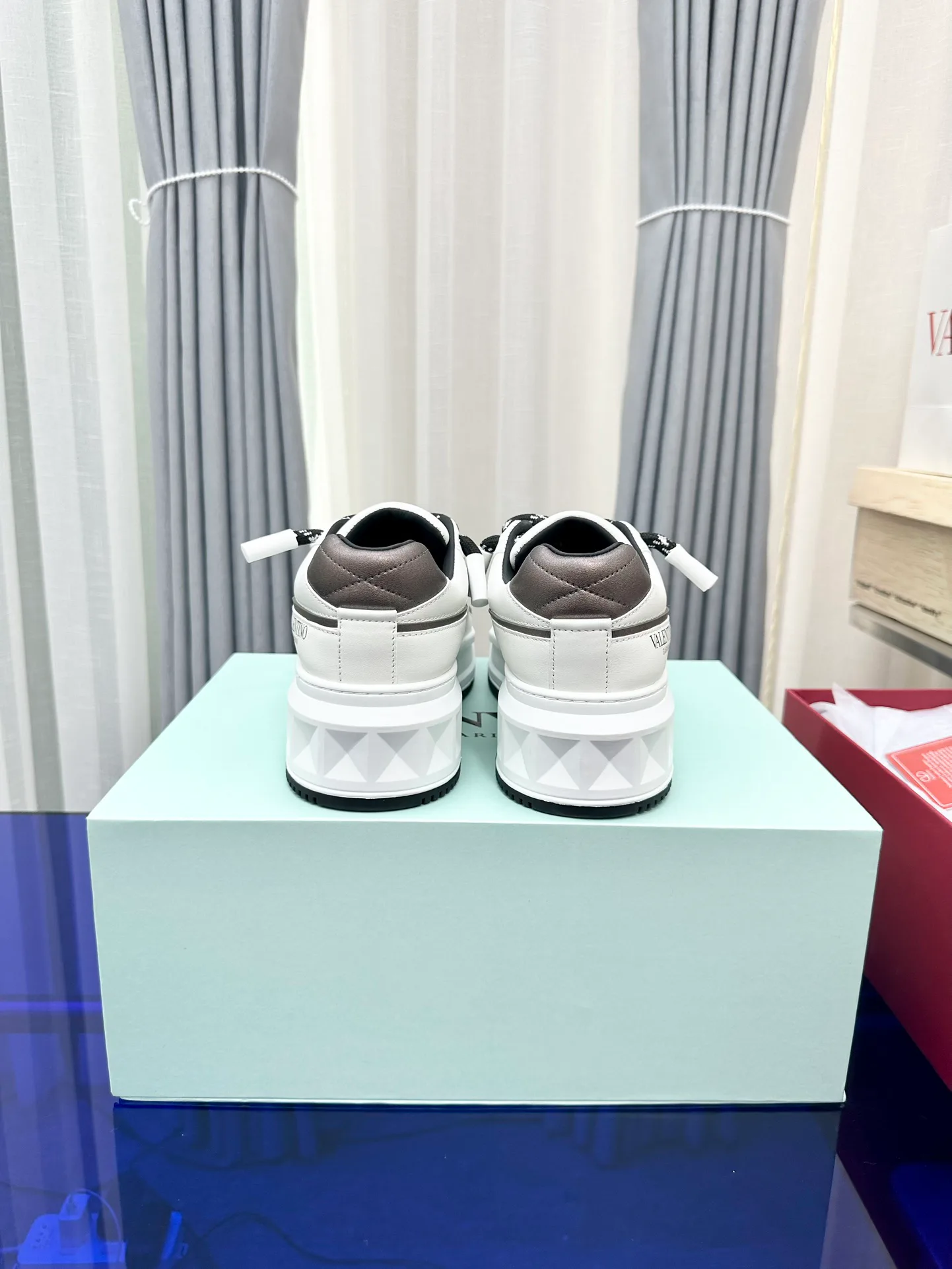 Women's Sneakers VALENTINO 17948614