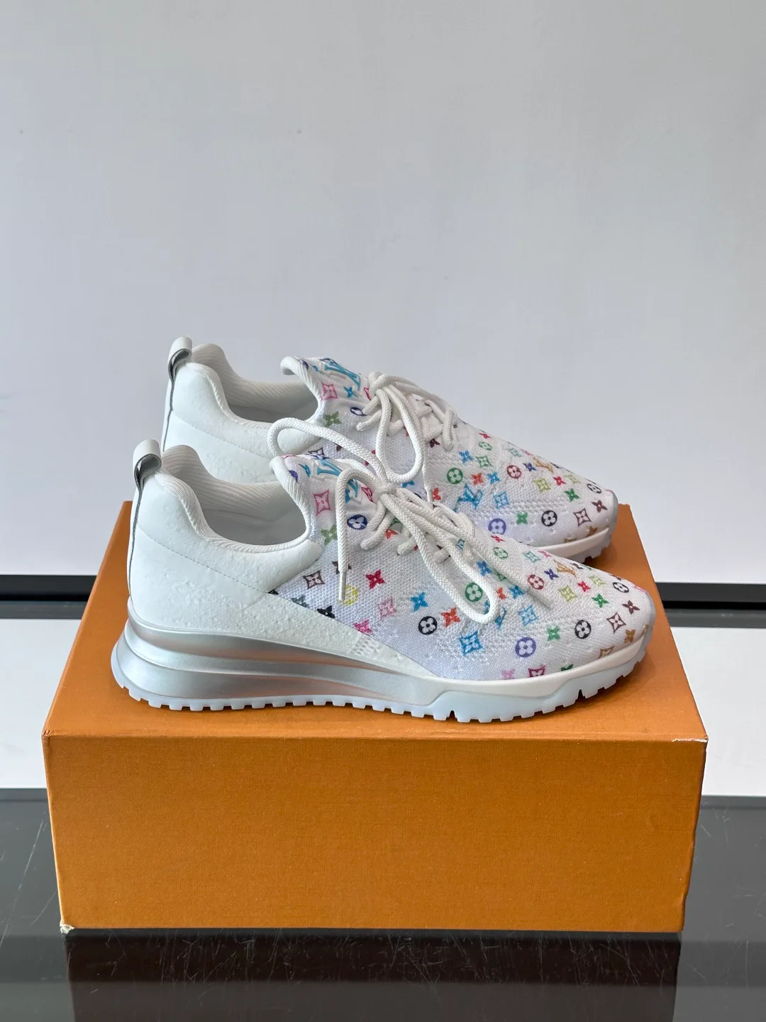 Men's Sneakers LOUIS VUITTON 17588576