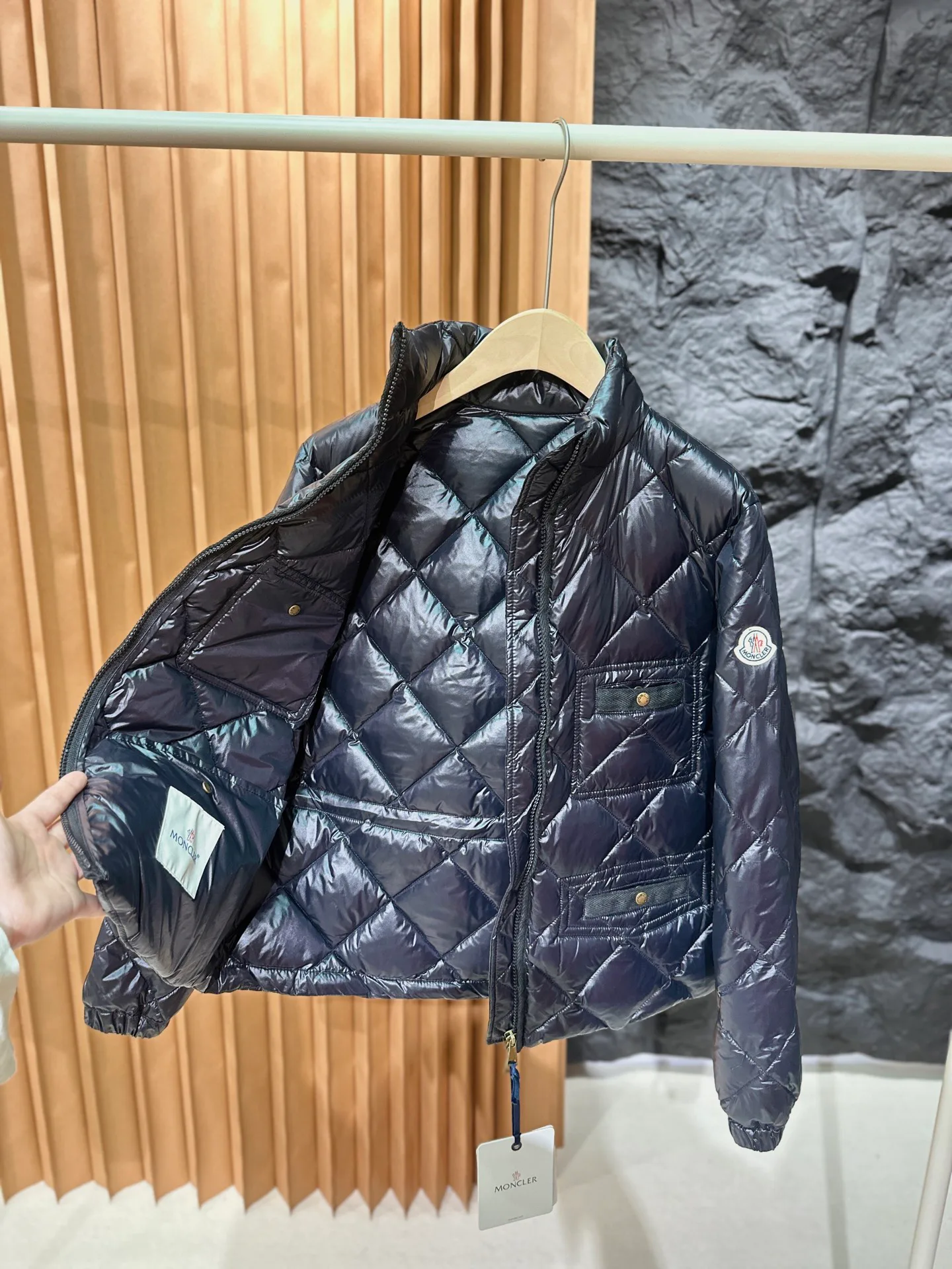 Women's Jackets And Down Jackets MONCLER 17938425