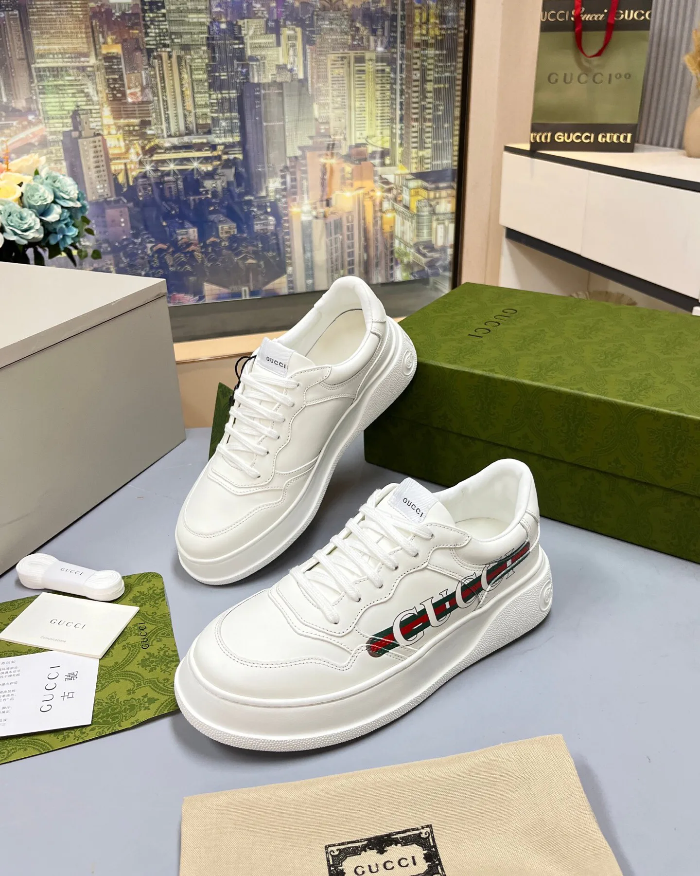 Women's Sneakers GUCCI 18369596
