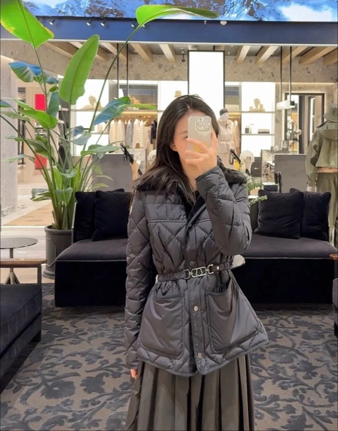 Women's Jackets And Down Jackets MONCLER 18111361