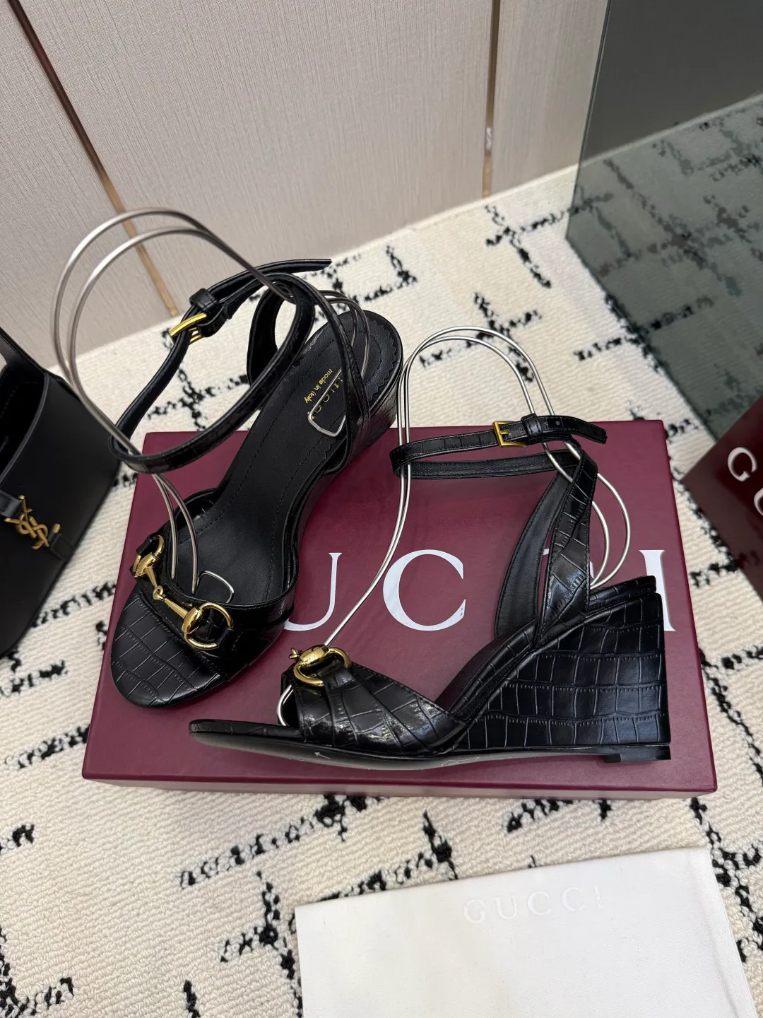 Women's Open-Toe Sandals GUCCI 18049072