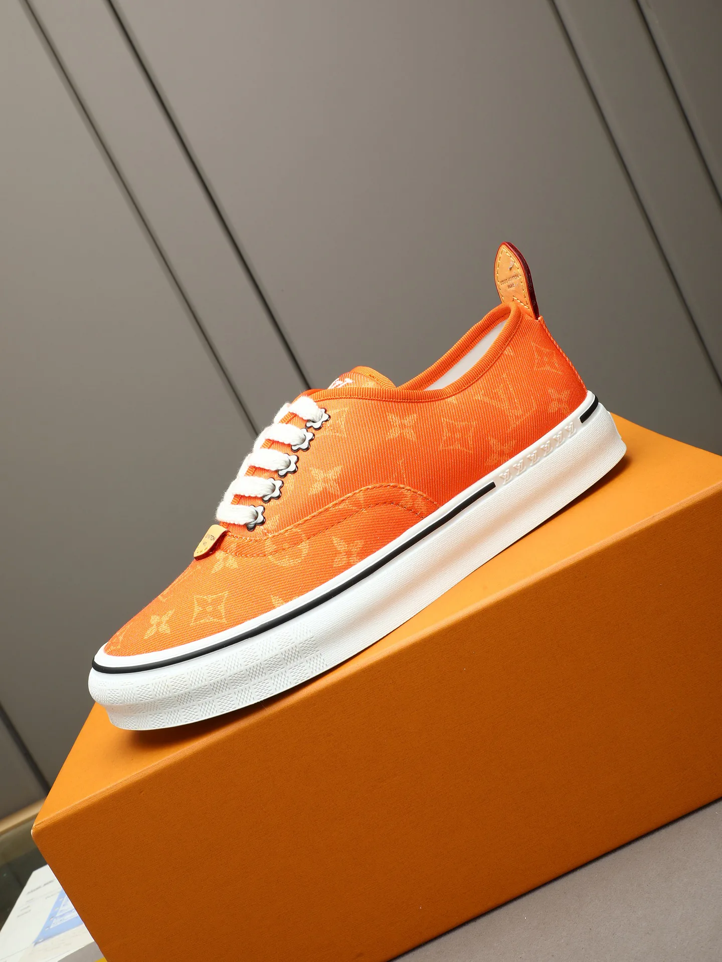 Women's Sneakers LOUIS VUITTON 17947257