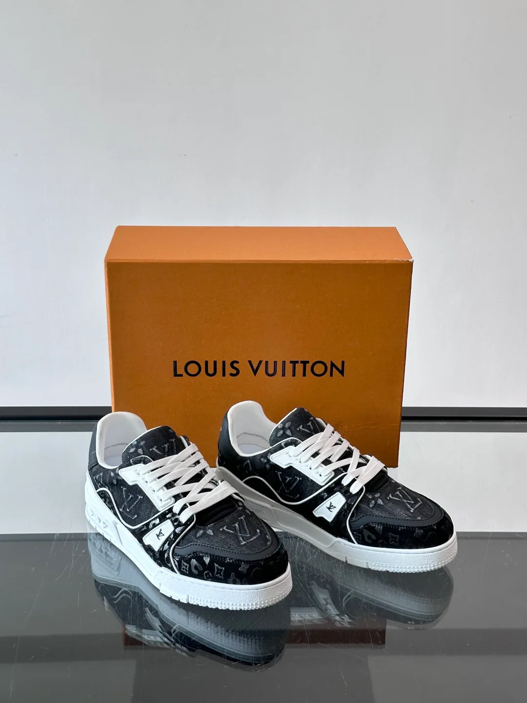 Men's Sneakers LOUIS VUITTON 17466869